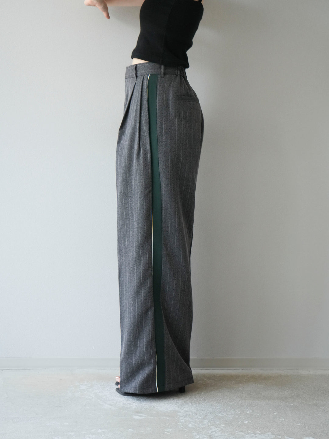 [予約]サイドラインストライプワイドパンツ/チャコール