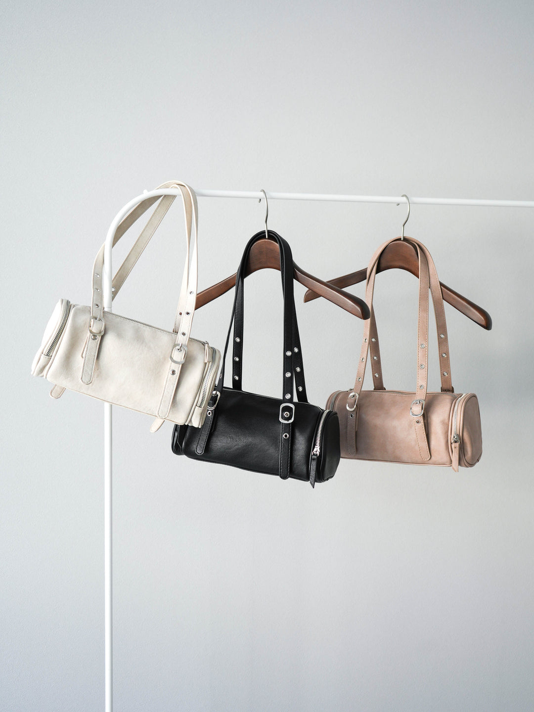 [予約]ラウンドZIPサイドポケットハンドバック/オフ