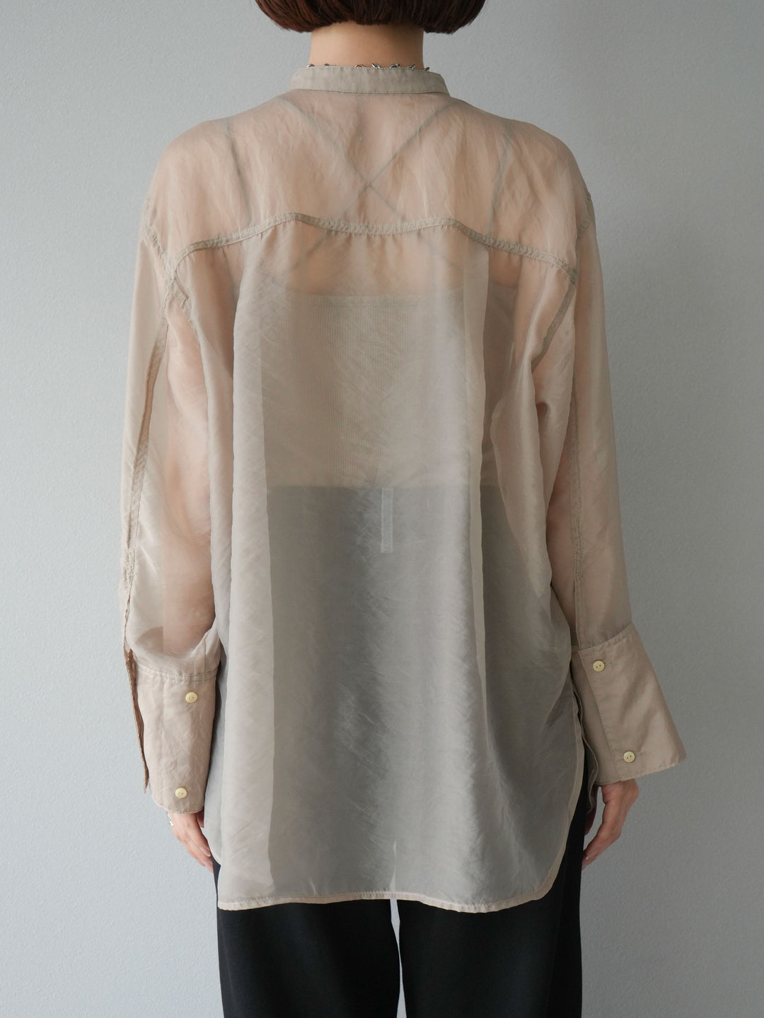 [予約]シャイニーシアーバンドカラーシャツ/ベージュ