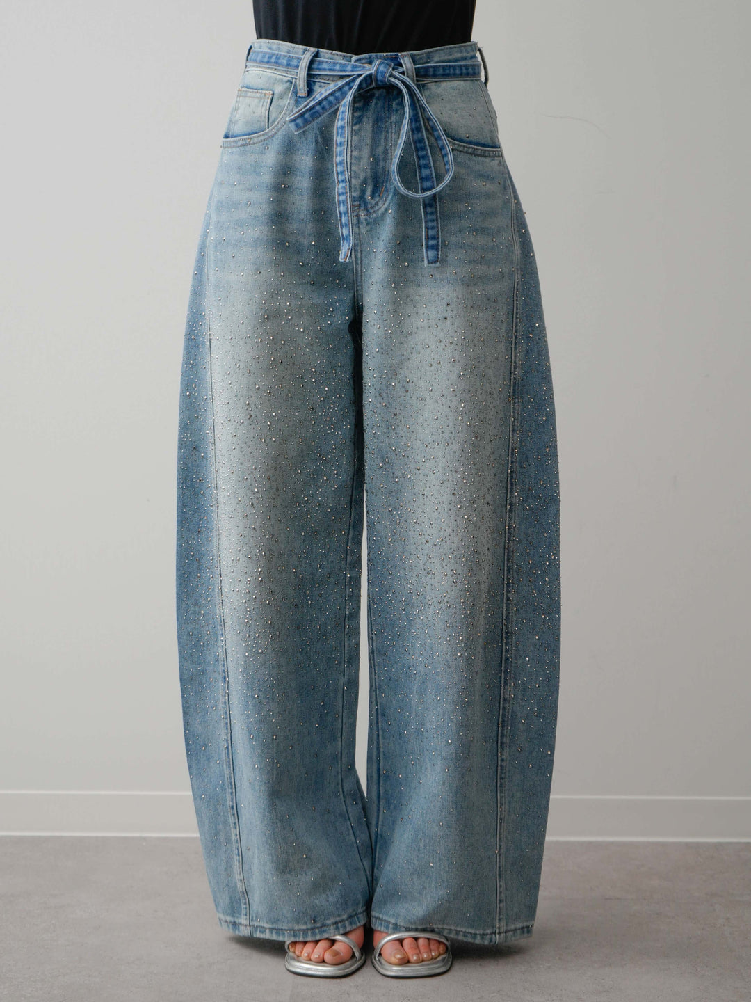 [予約]ウエストベルトフロントビジューカーブワイドパンツ/lightblue