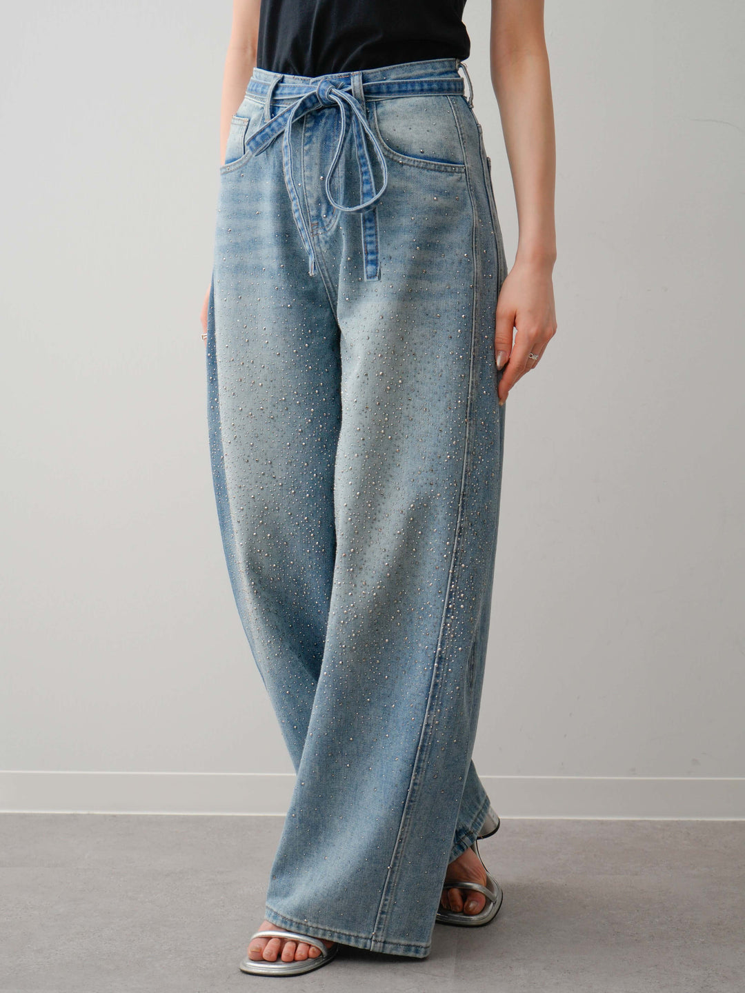 [予約]ウエストベルトフロントビジューカーブワイドパンツ/lightblue
