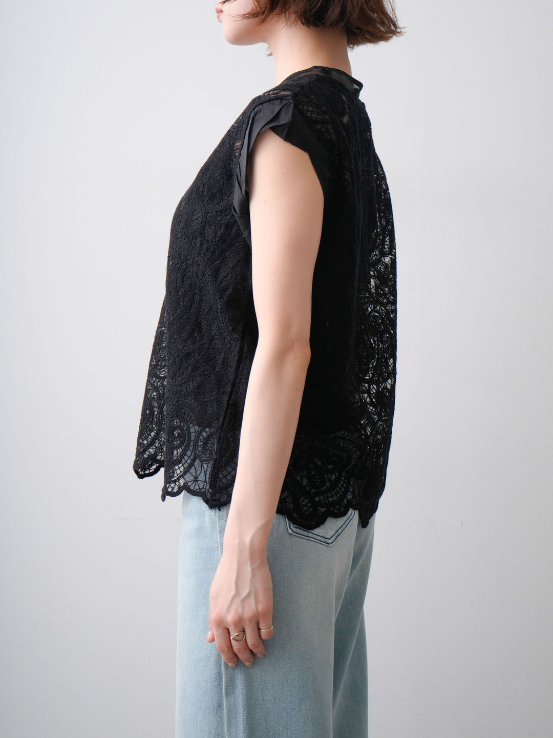 [予約]スカラップヘムレーストップス/black
