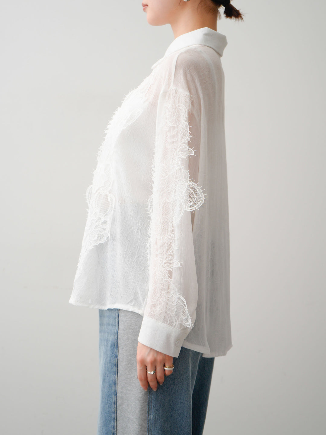 [予約]レースデザインドレープオーバーシャツ/white
