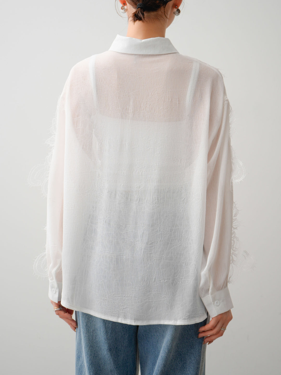[予約]レースデザインドレープオーバーシャツ/white