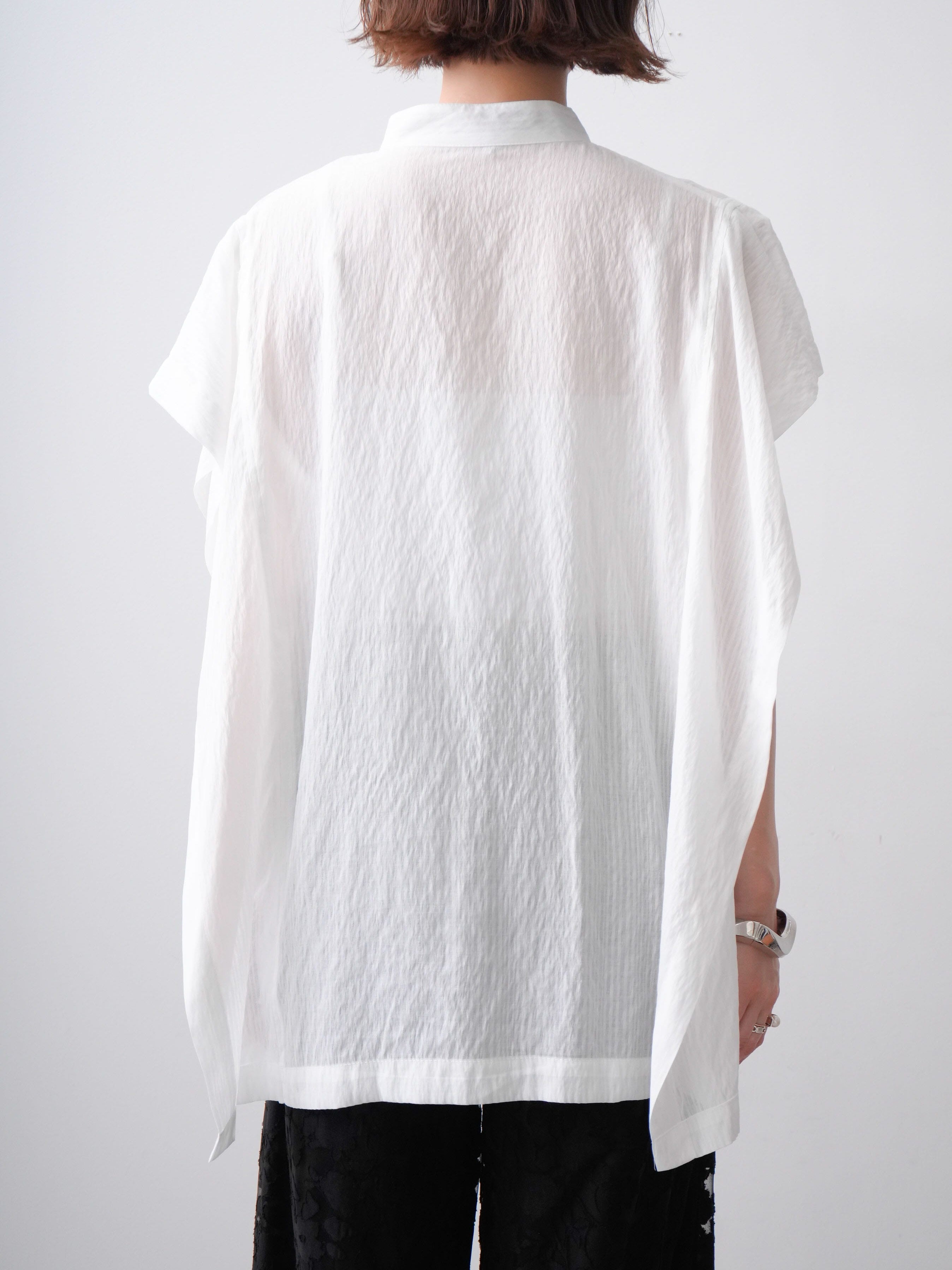 予約]スクエアショルダーノースリワッシャーブラウス/offwhite – Lumier