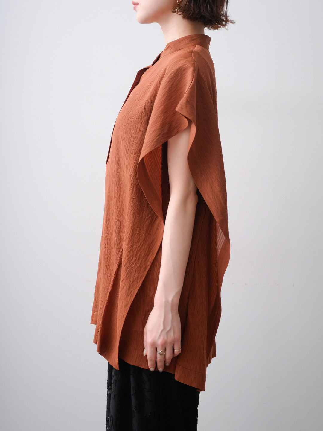 [予約]スクエアショルダーノースリワッシャーブラウス/brown
