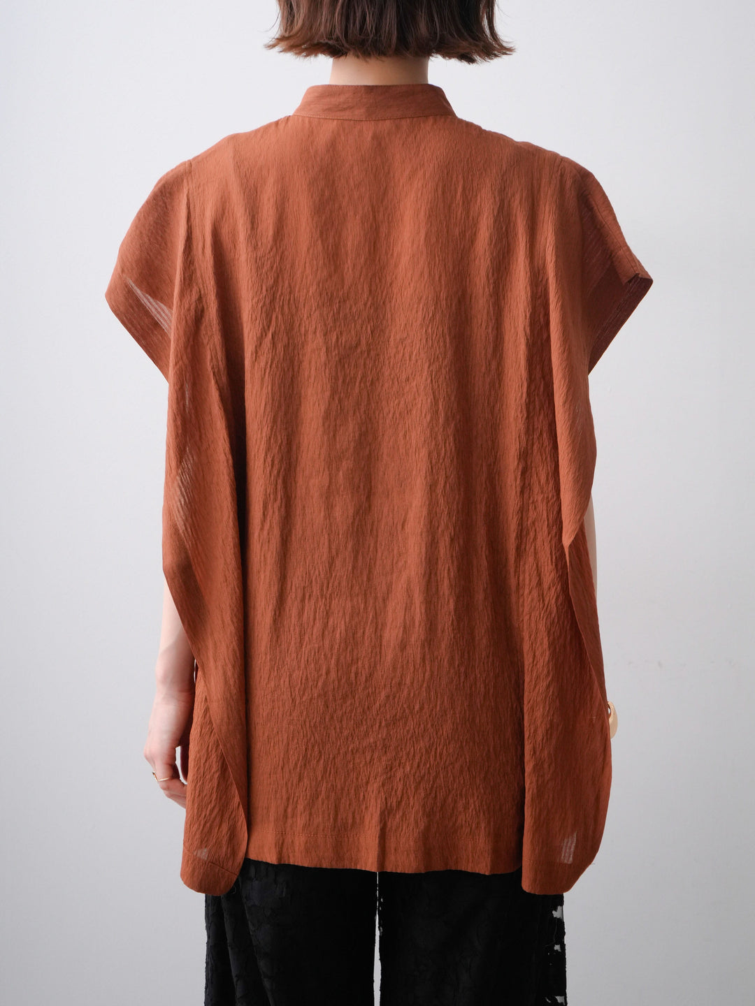 [予約]スクエアショルダーノースリワッシャーブラウス/brown