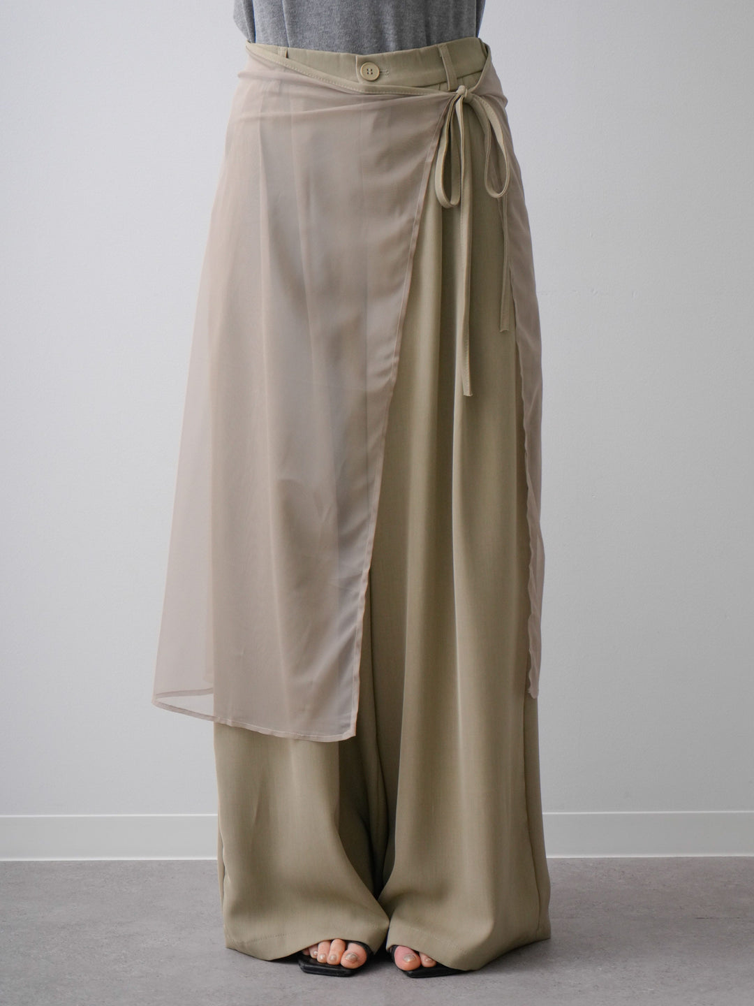 [予約]シアーエプロン付ドレープタックワイドパンツ/beige