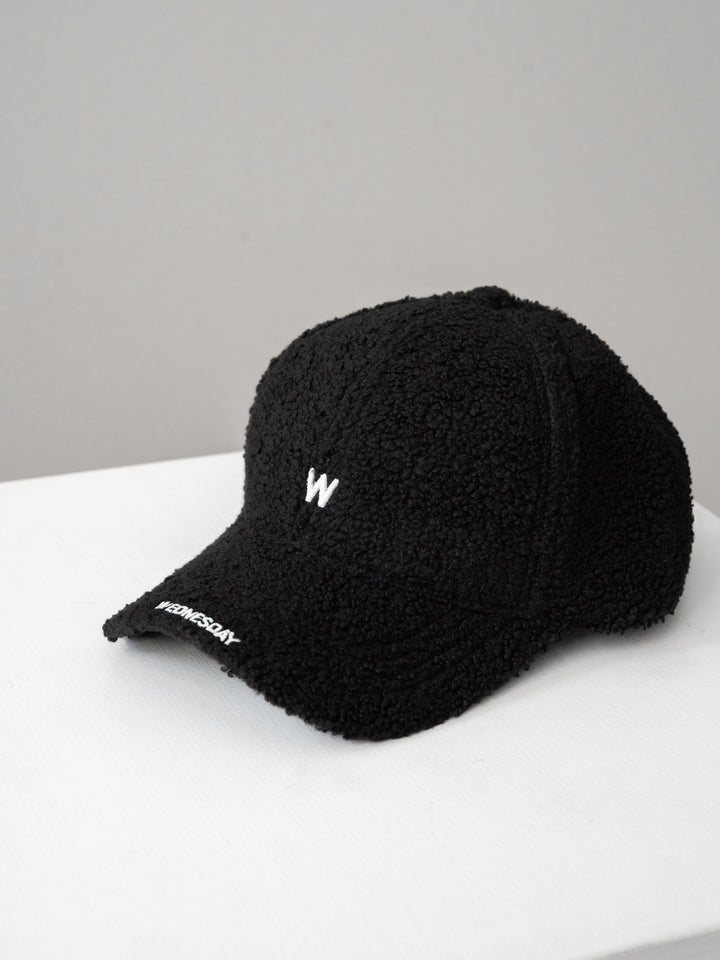 [予約]ロゴ入りプードルボアCAP/black