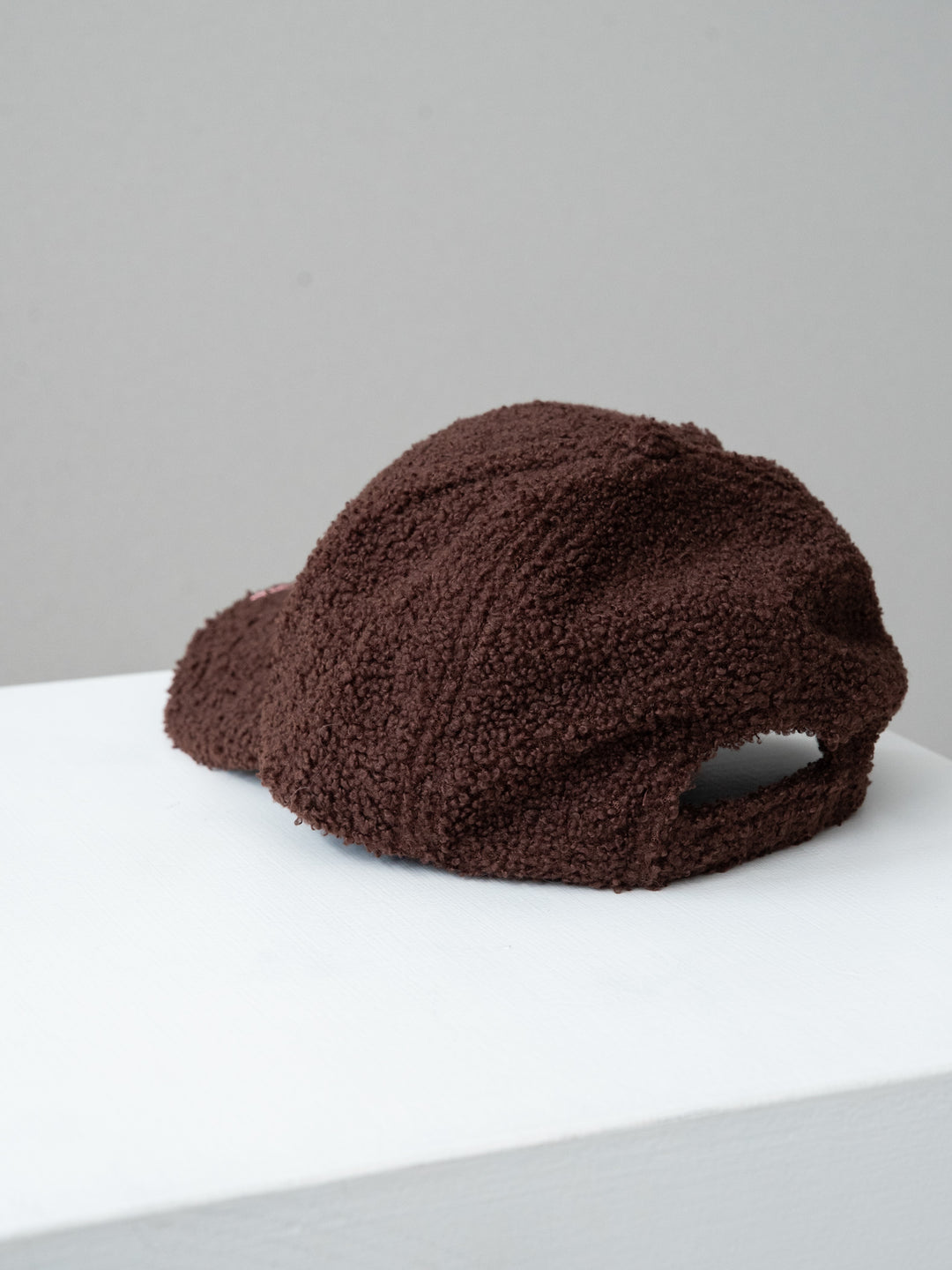 [予約]ロゴ入りプードルボアCAP/brown