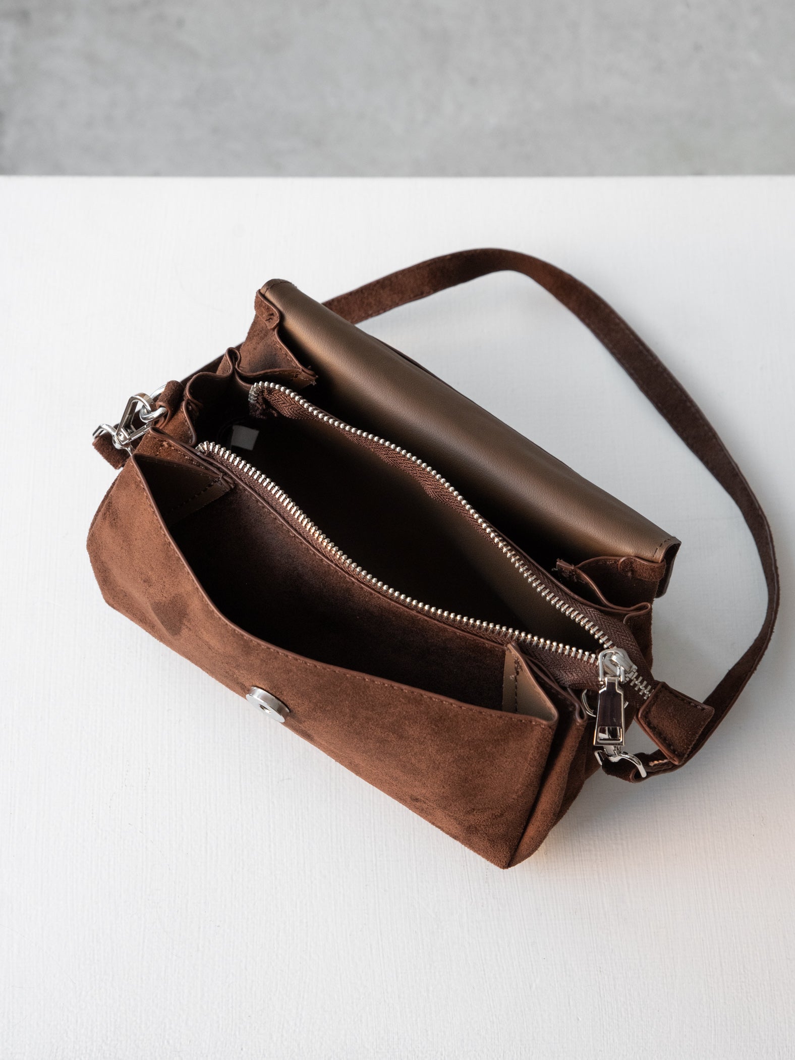 【新品未使用】本革スエードバッグ L brown / バッグインバッグ付き 予約]2WAYショルダースエードミニBAG/brown – Lumier