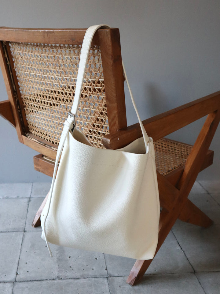 [Pre-order] Faux leather tote bag with pouch/White