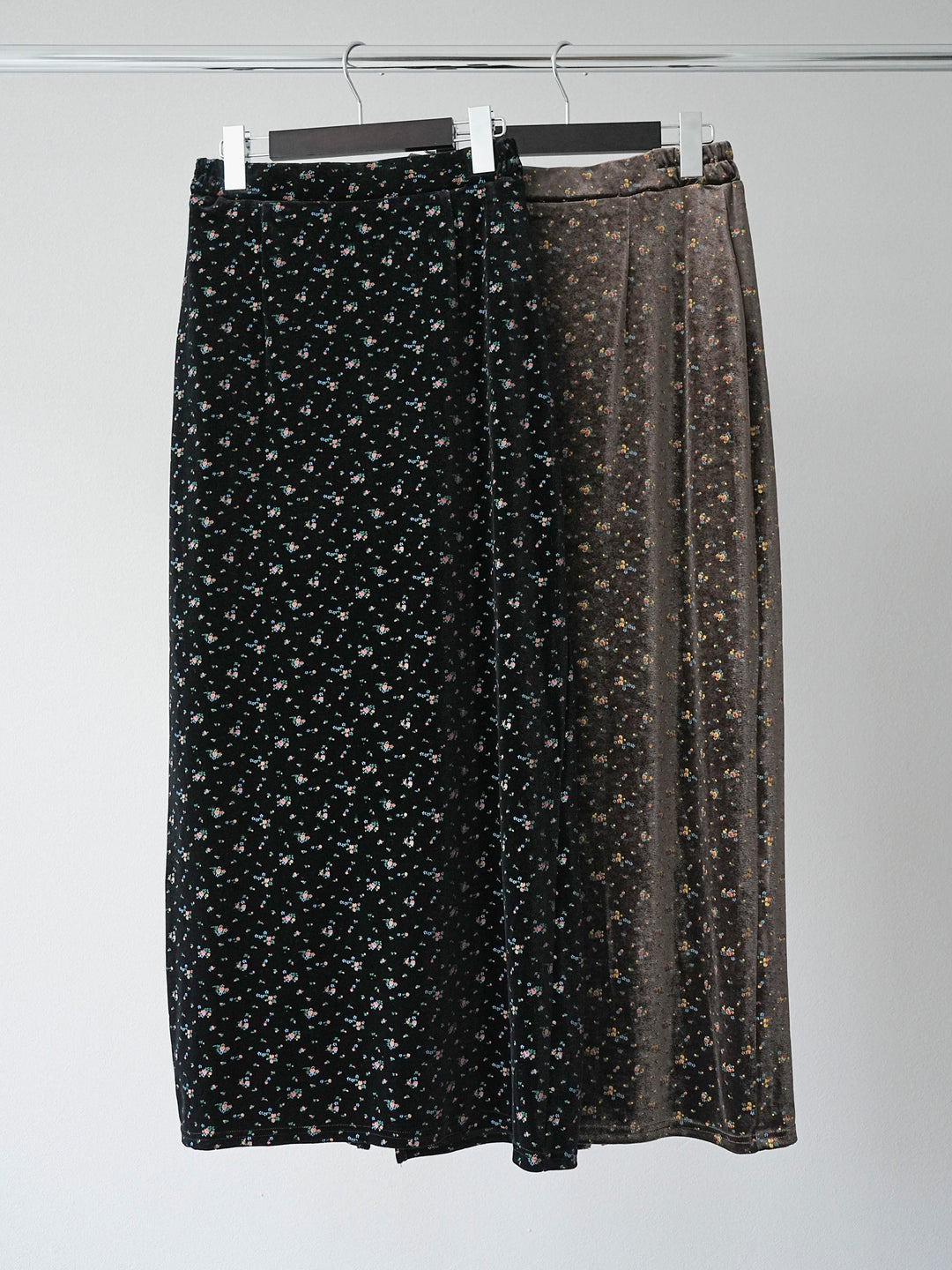 [SET]ベロアフラワープリントカーディガン+ベロアフラワープリントIラインスカート(2set)