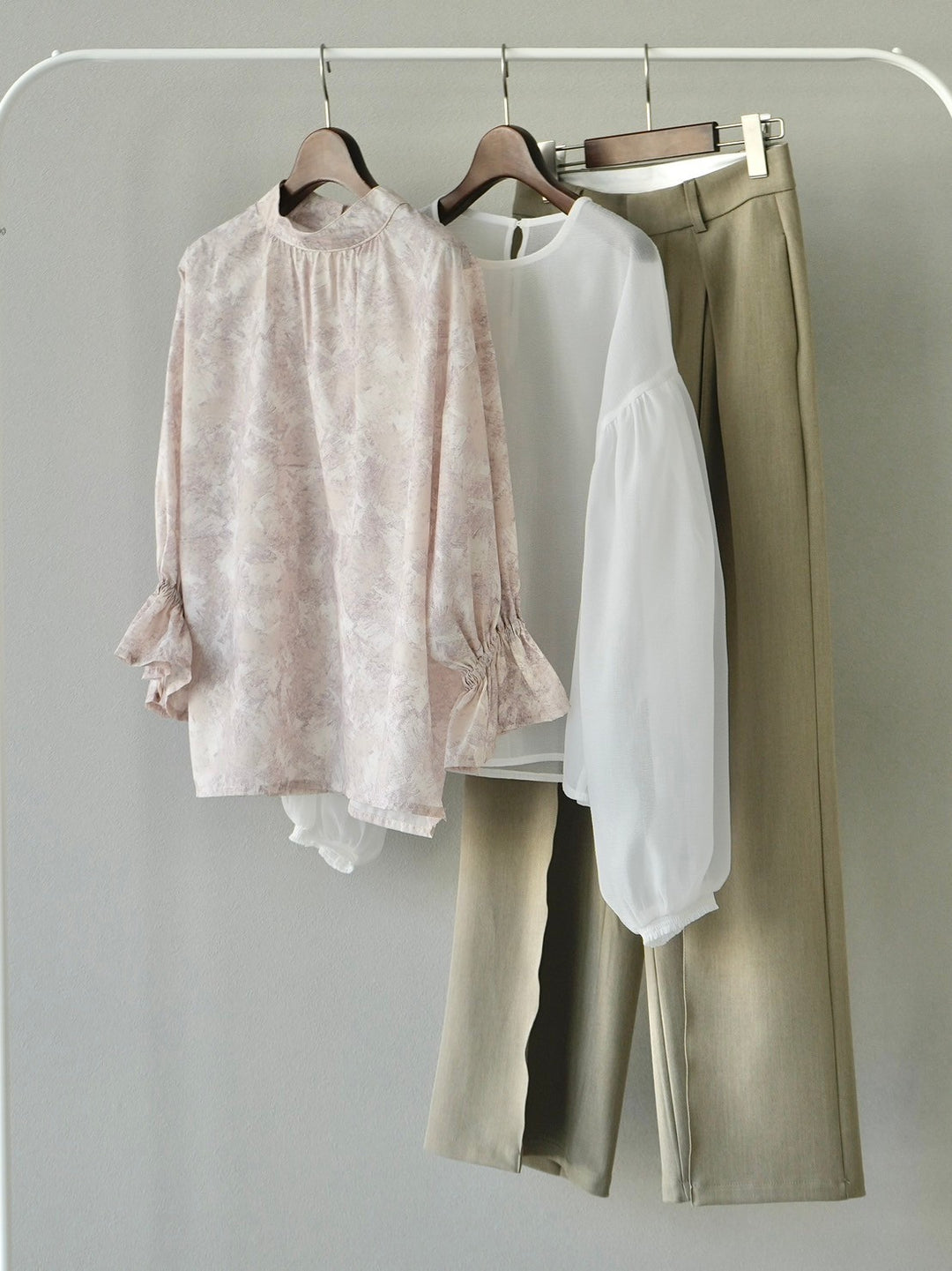 [混搭套裝] [SET] Nuance 圖案糖果袖襯衫 + 豐盈袖水洗透明襯衫 + 設計褶邊寬褲 S (3 件套)