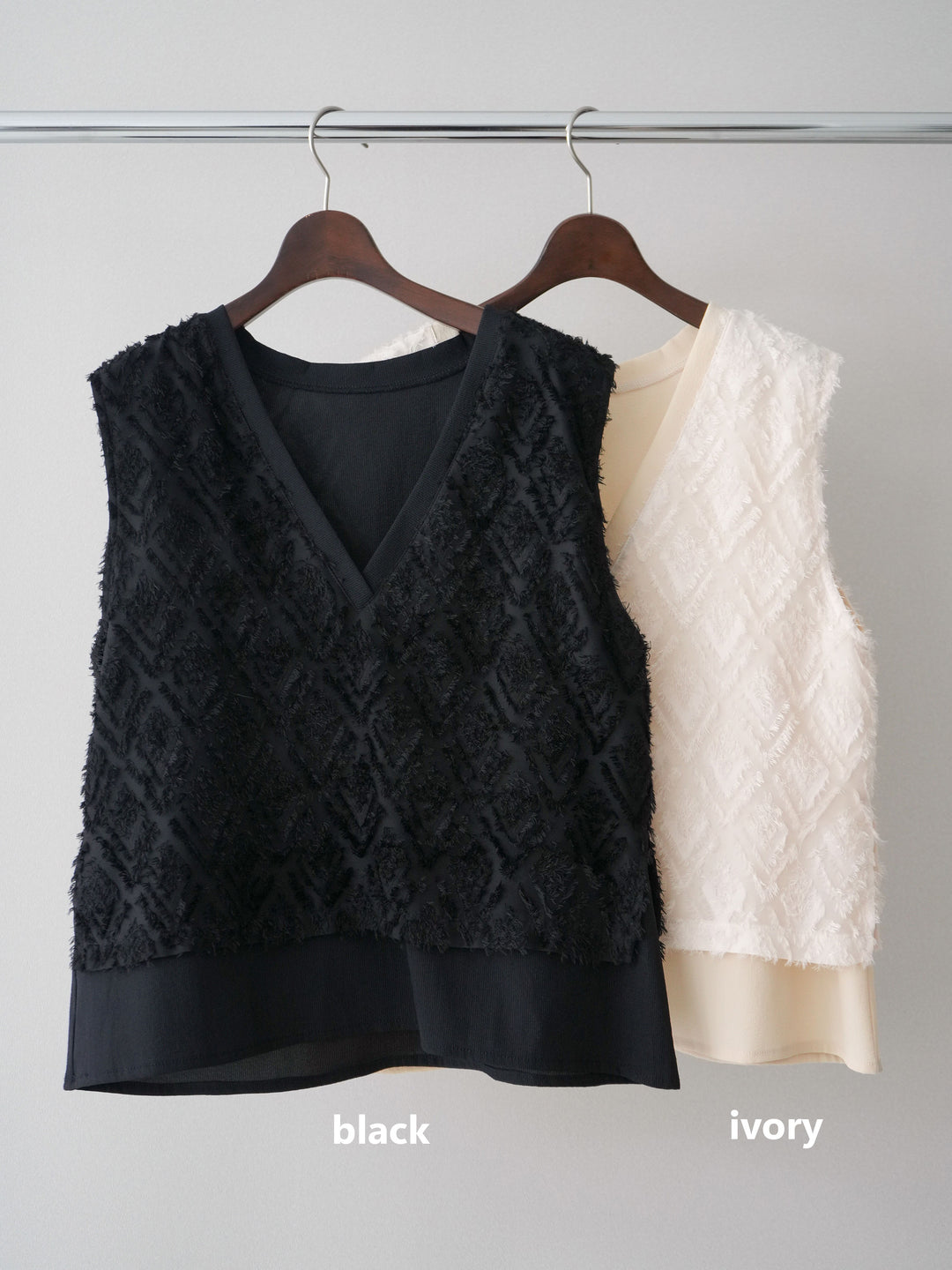 [SET]フリンジレイヤードVネックノースリーブ+フラワー刺繍ストレートデニム(2set)