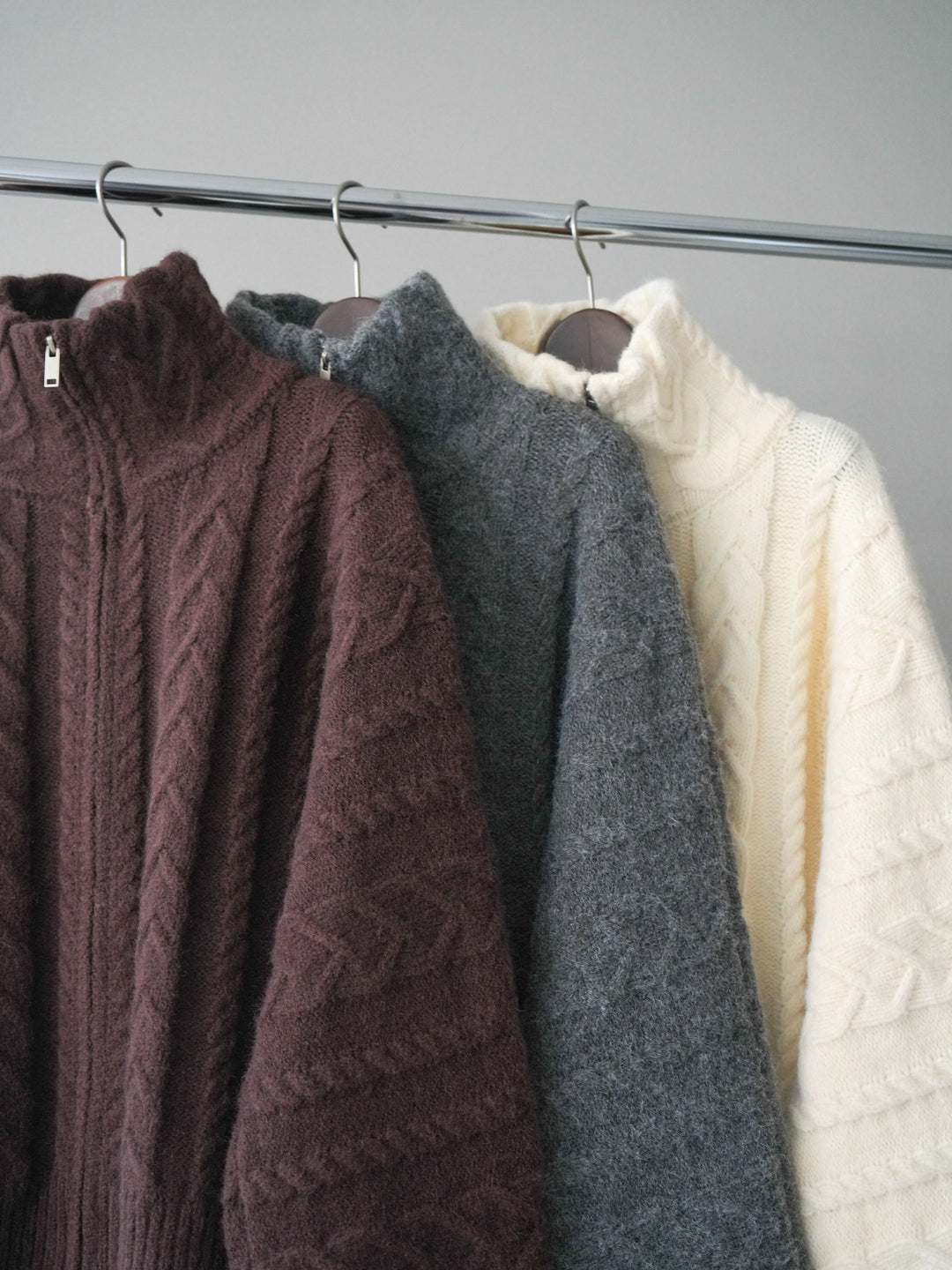 [SET]ケーブル編みハイネックZIPニットカーディガン+アニマル柄ベルト付きウールタッチワイドパンツ(2set)