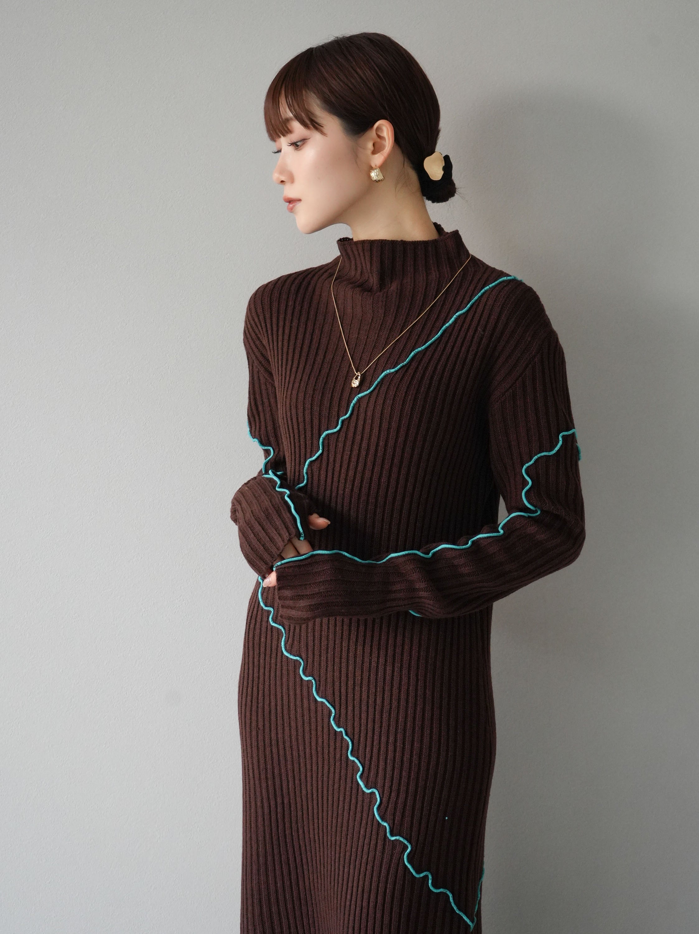 予約]配色メローニットワンピース/ブラウン – Lumier