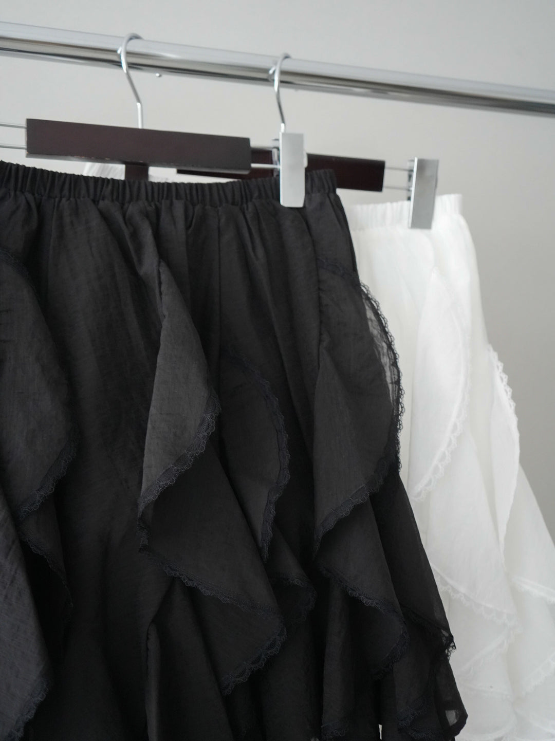 [SET]フェイクレザーボウタイブラウス+ラッフルレースミニスカート(2set)