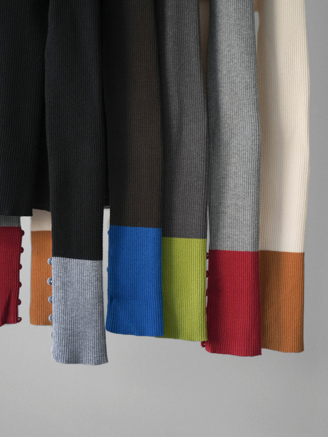 [SET]袖ボタンハイネック配色リブニットトップス+袖ボタンハイネック配色リブニットトップス(2set)