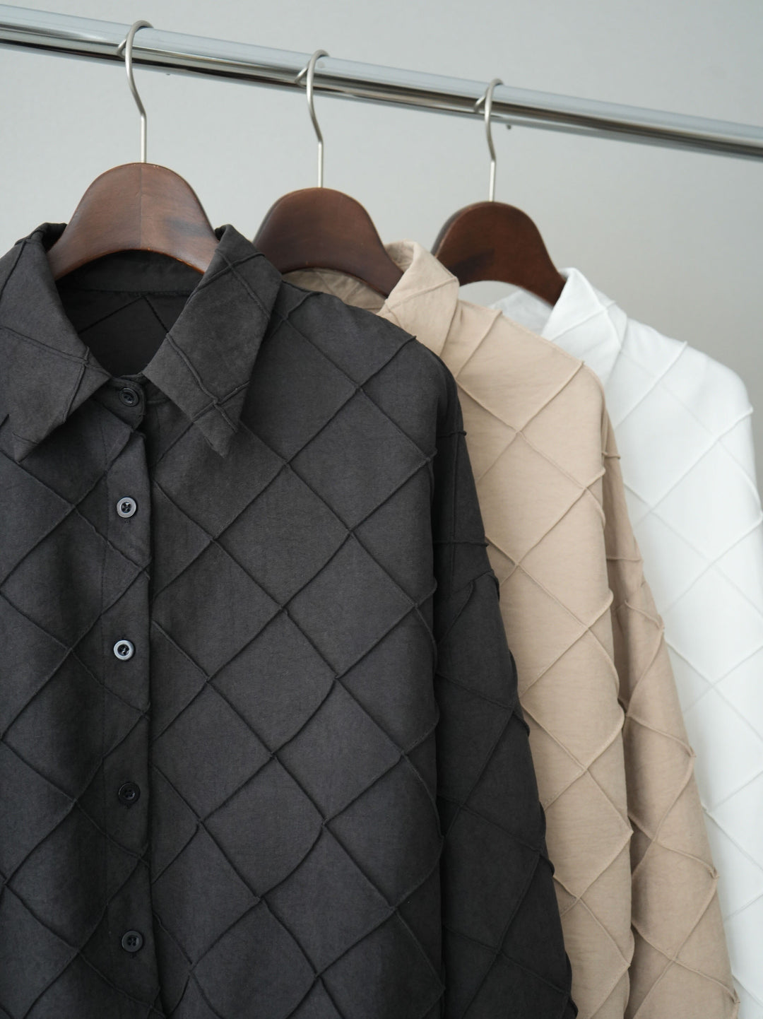 [SET]パイピングクロスデザインブラウス+編み込みベルト付タックワイドパンツ(2set)