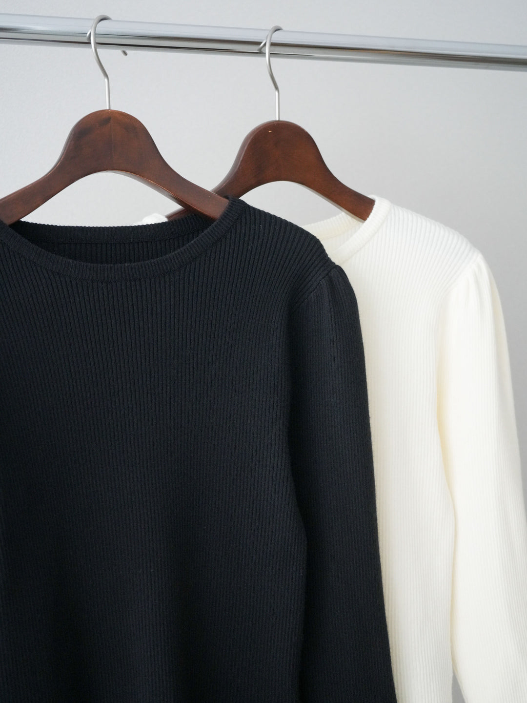 [SET]袖チュールパワショルリブニットトップス+選べるアクセセット(2set)