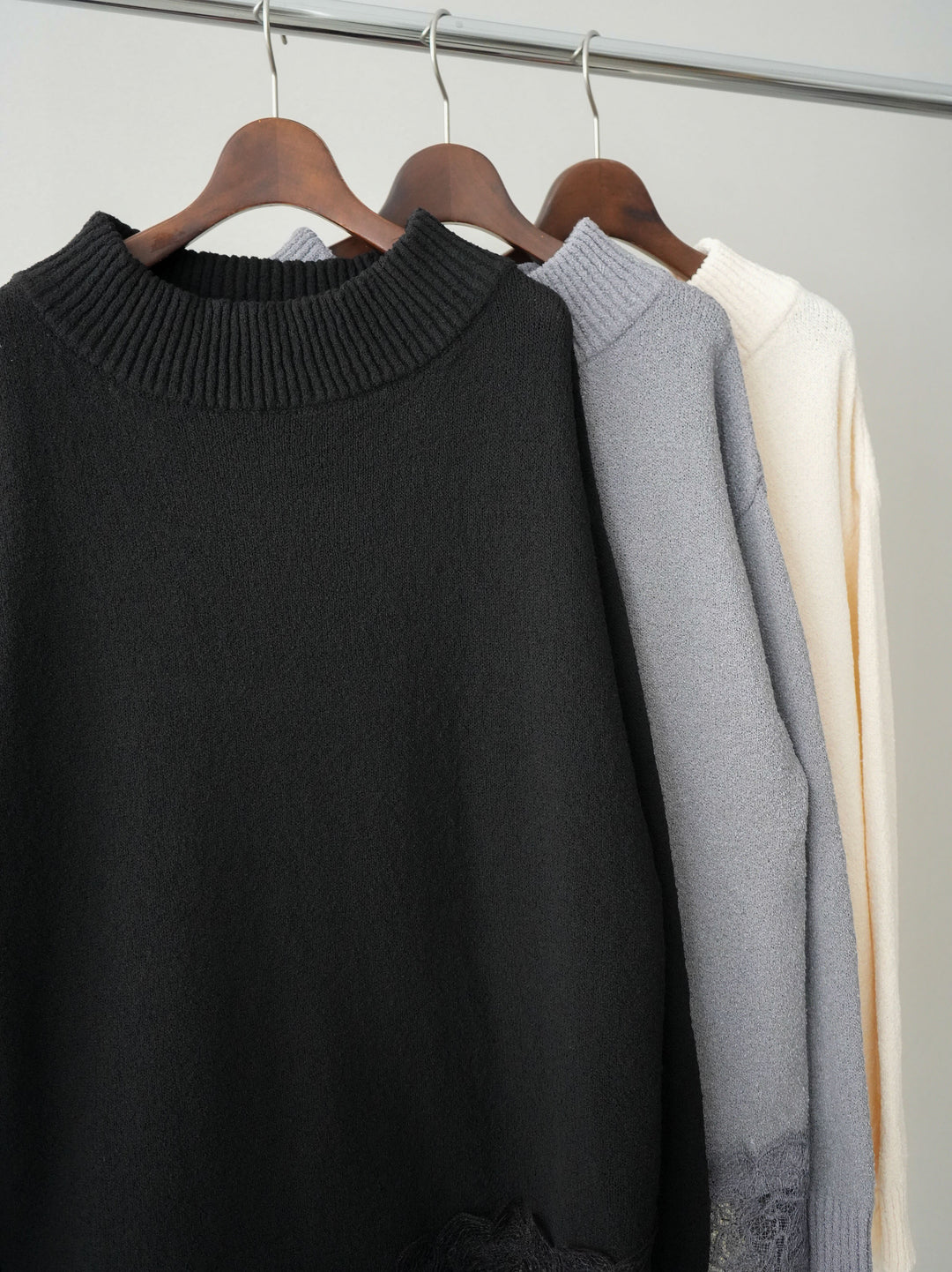 [SET]アシンメトリーレースヘムニットプルオーバー+ベルト付キーホルダーモチーフワイドパンツ(2set)