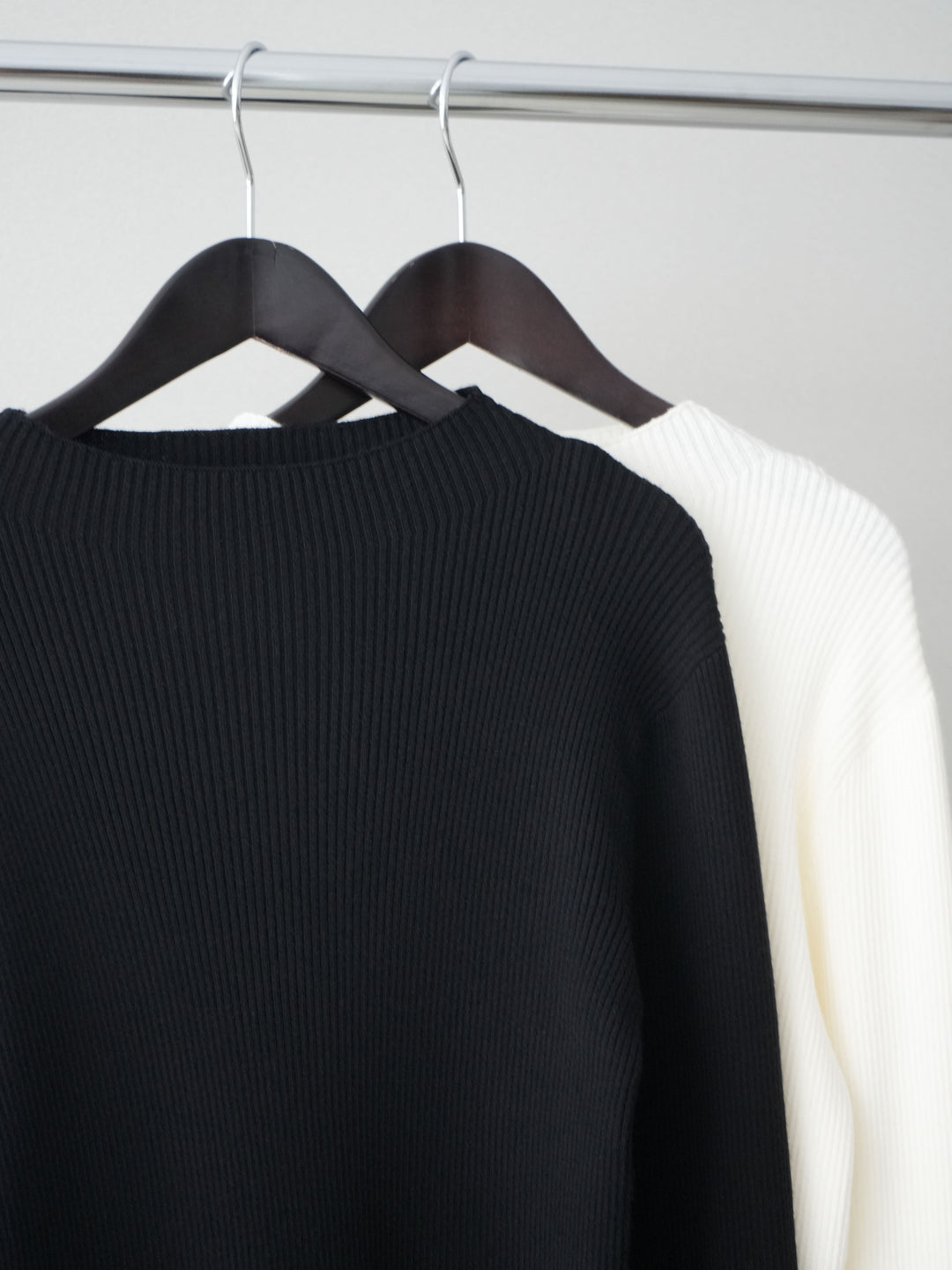 [SET]袖スカラップレースオフネックニットトップス+ウエスト巻きデザインドロストコットンナイロンパンツ(2set)