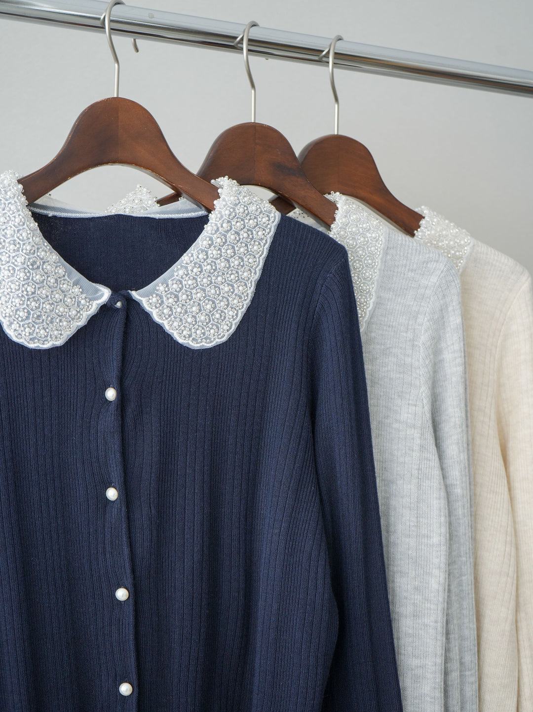 [SET]ビジュー襟パールボタンニットカーディガン+編み込みベルト付タックワイドパンツ(2set)