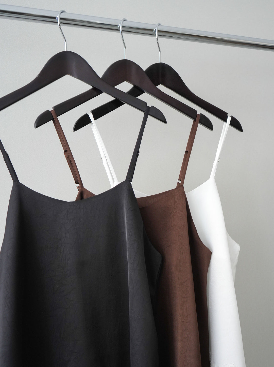 [SET]Vネック変形ラインシャツ+レーストリムキャミソール+センターシームフレアパンツ(3set)