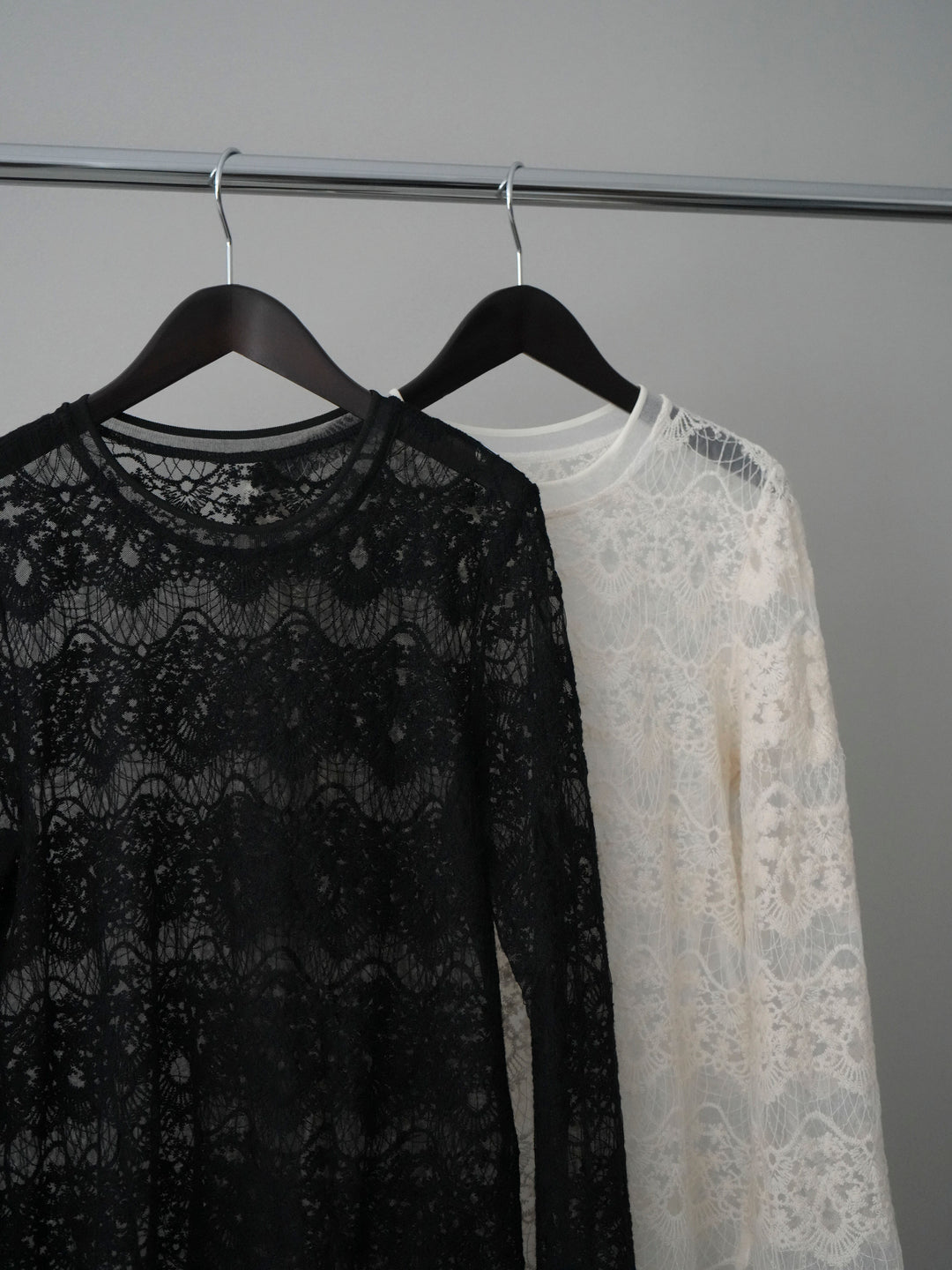 [SET]バルキーケーブルクロップドニットプルオーバー+チュールレーストップス+裏起毛裾フリンジワイドデニムパンツ(3set)