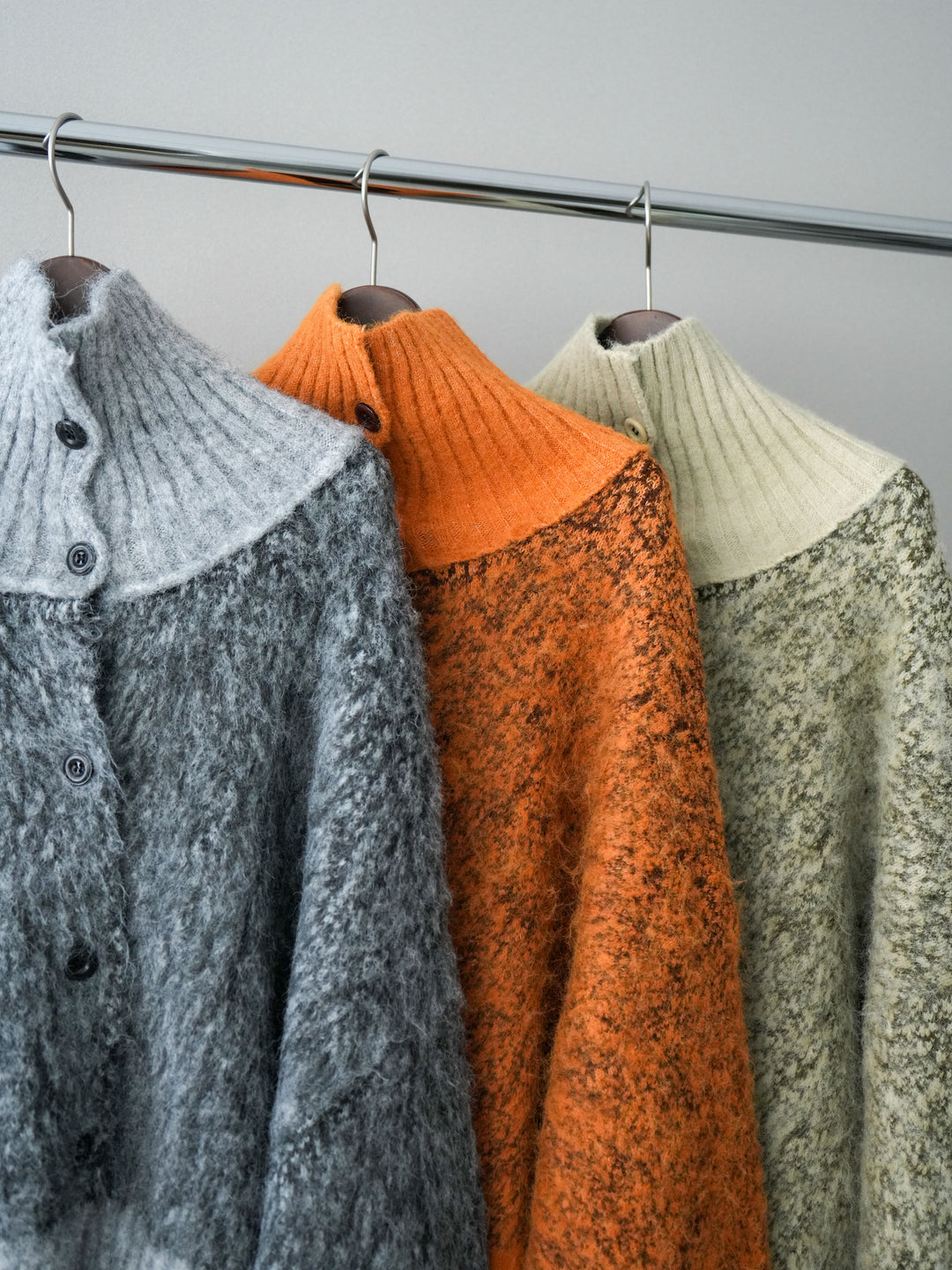 [SET]リブ切替メランジニットカーディガン+モチーフベルト付スエードタックワイドパンツ(2set)