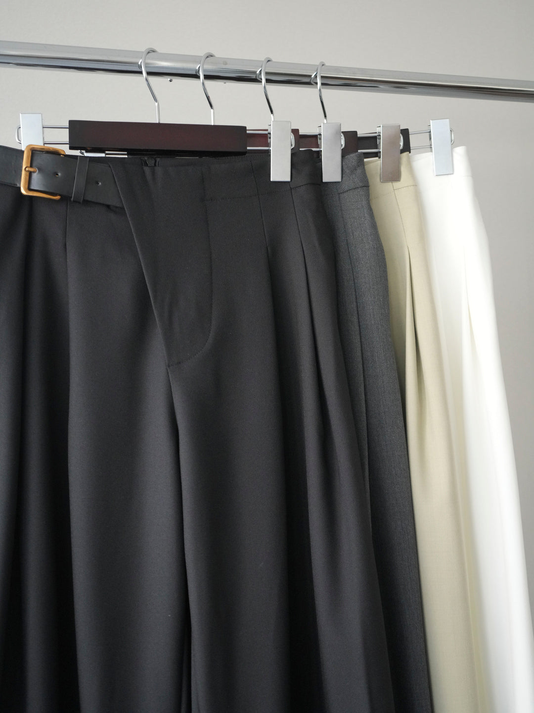 [SET]アシンメトリーローゲージニットトップス+アシンメトリーベルトタックワイドパンツ(2set)