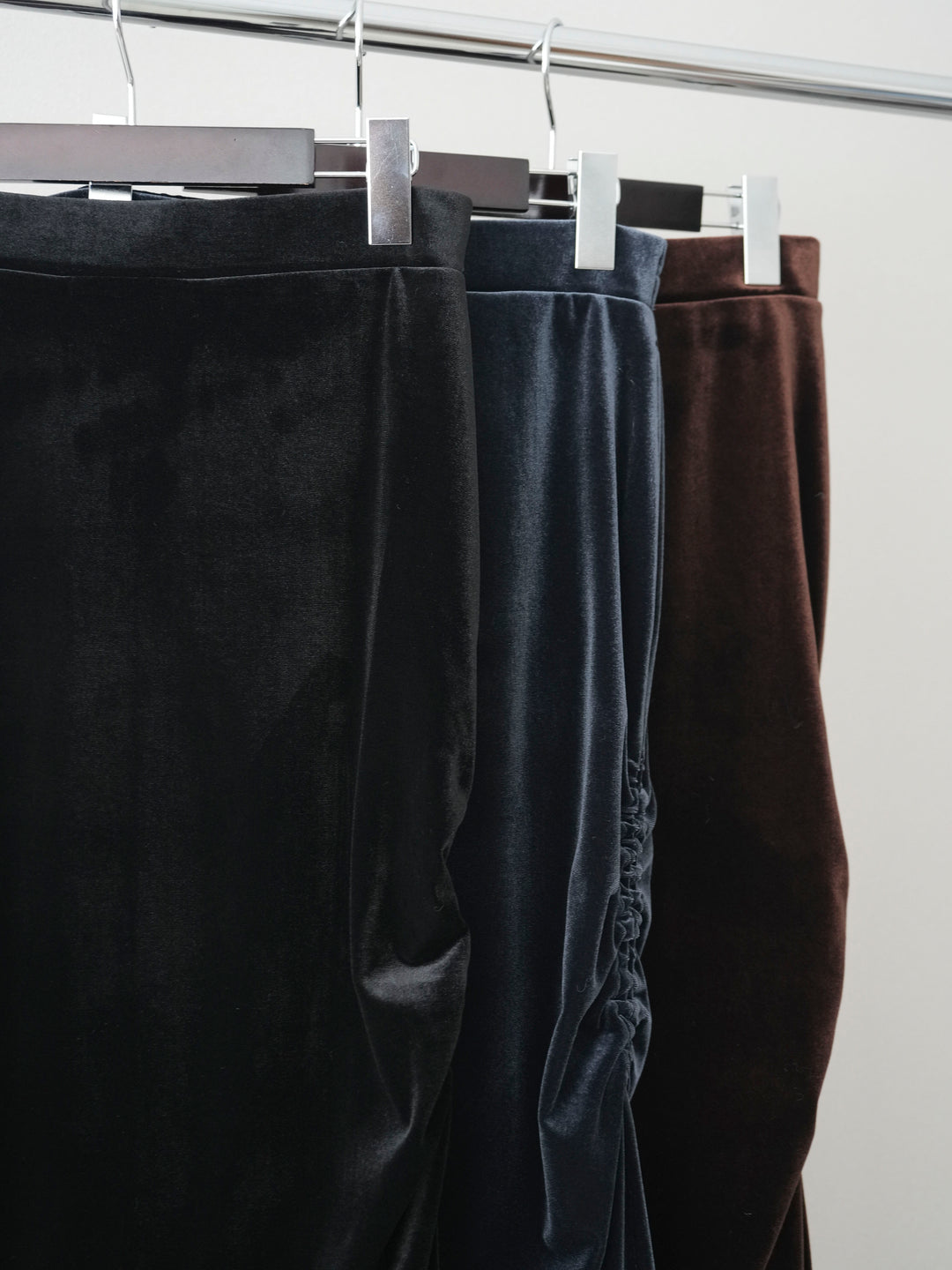 [SET]フロントリボン配色メローニットカーディガン+ギャザーベロアスカート(2set)