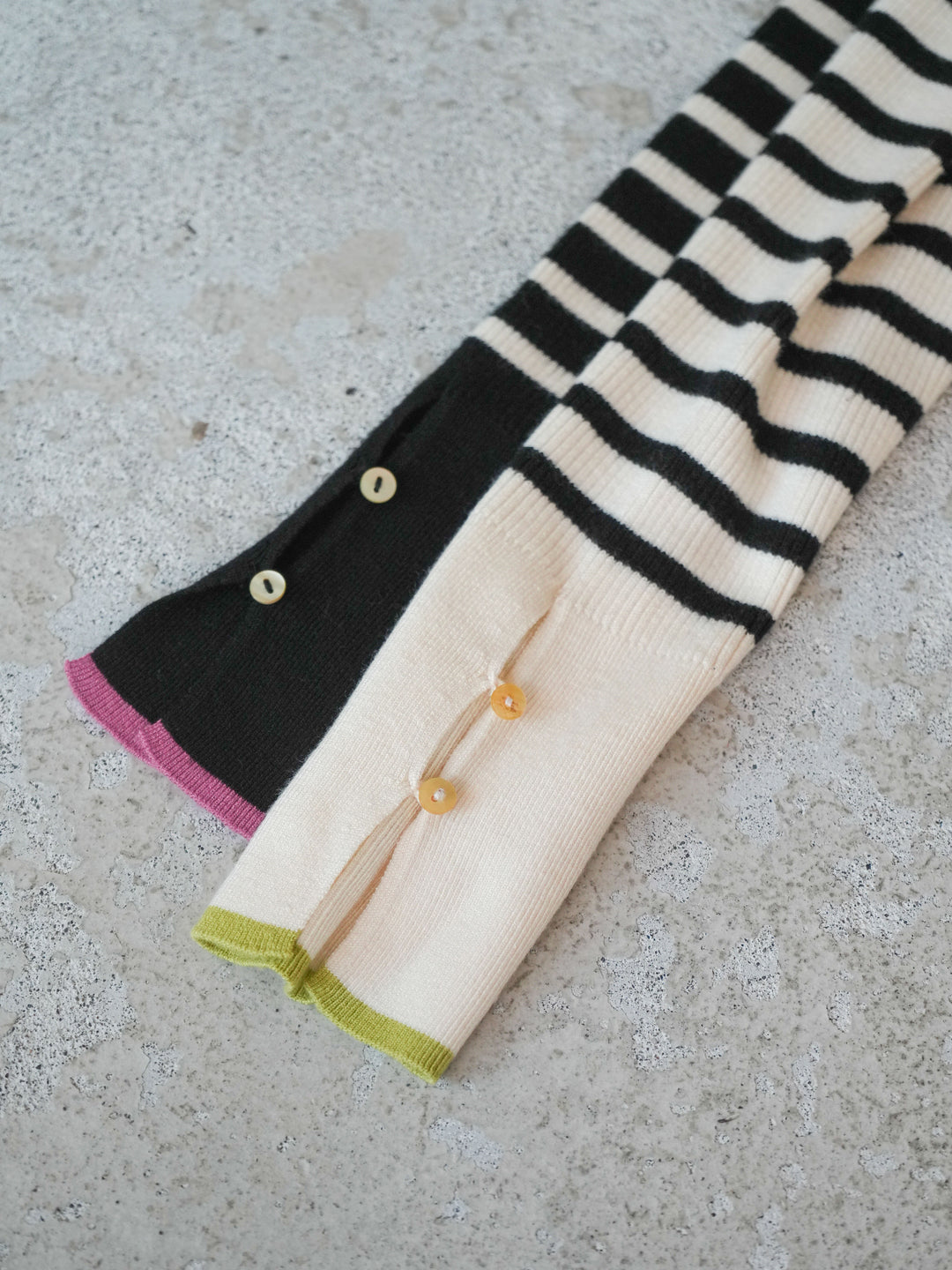 [SET]袖配色ハイネックボーダーリブニットトップス+ゴールドボタンサスペンダーワイドパンツ(2set)