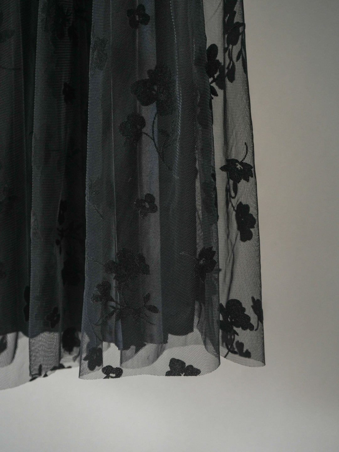 [SET]三角ステッチニットカーディガン+フラワーフロッキーチュールプリーツスカート(2set)