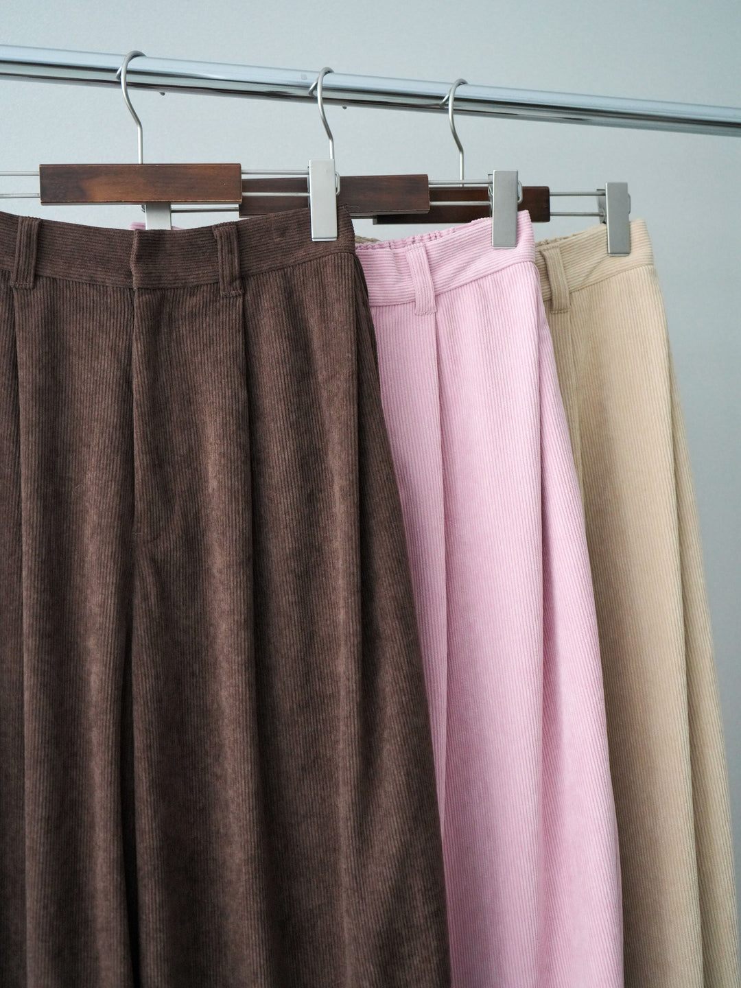 [SET]くるみボタンニットカーディガン+コーデュロイサイドタックコクーンパンツ(2set)