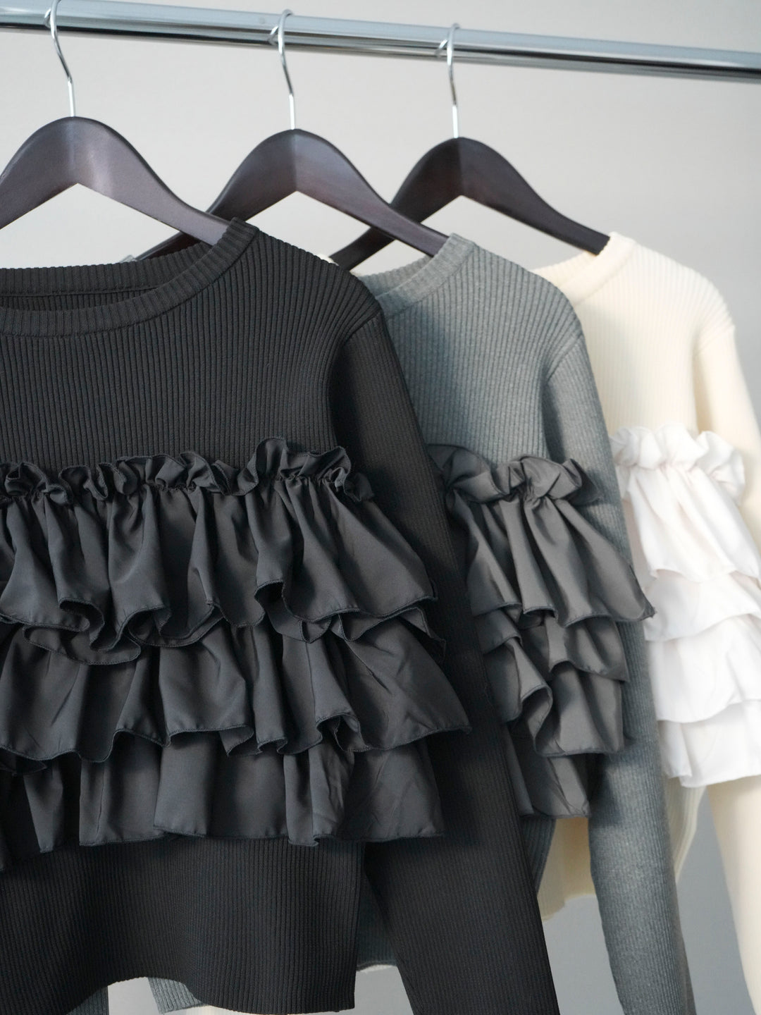 [SET]フリルビスチェドッキングスポンジニットプルオーバー+裏起毛加工デニムカーブパンツ(2set)