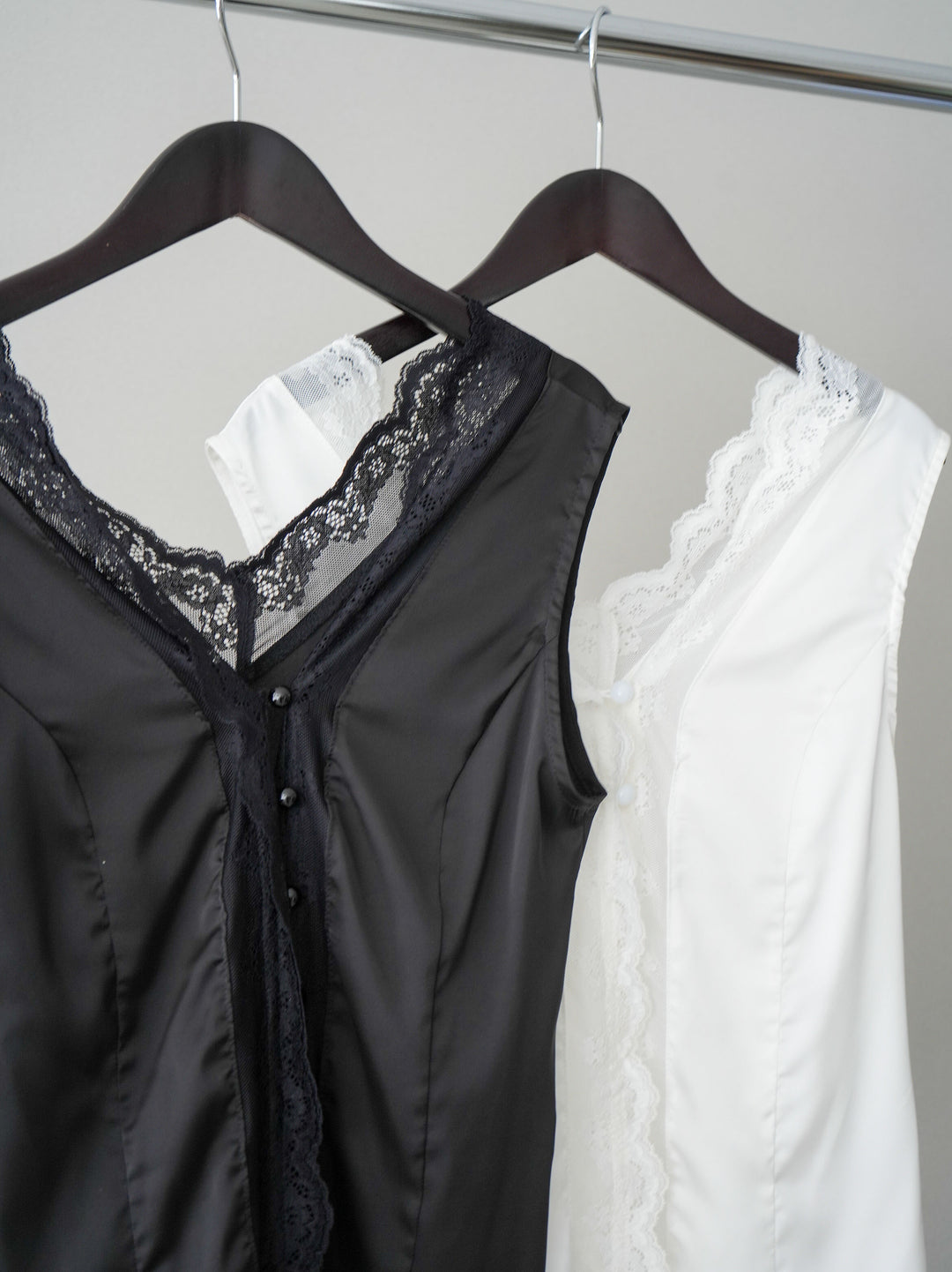 [SET]バックスリットデザインジャケット+ノースリサテンレースキャミソール+ベルト付カーゴミニスカート(3set)