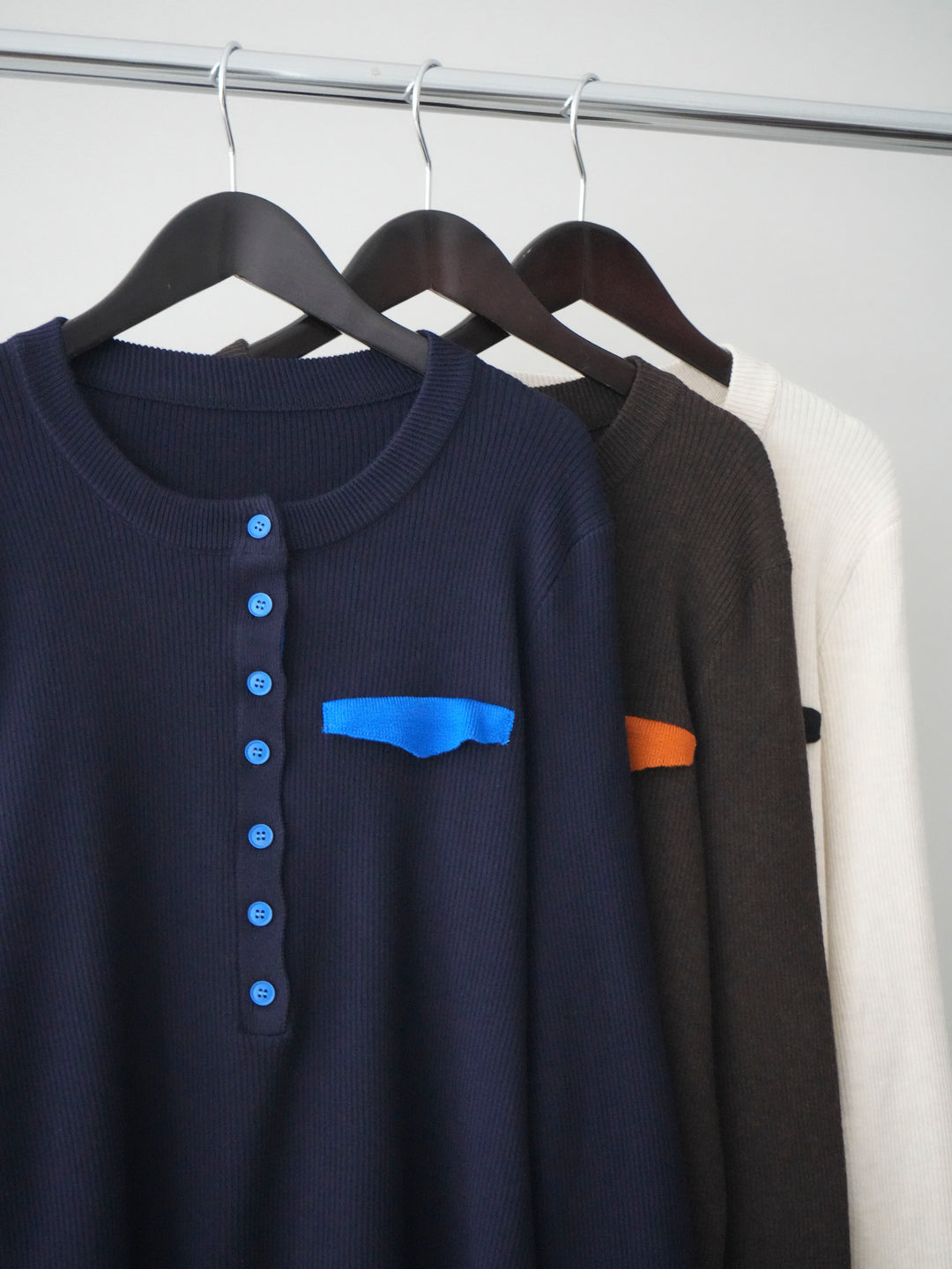 [SET]バイカラーデザインポケット配色ヘンリーネックニットソー+アニマル柄ベルト付きウールタッチワイドパンツ(2set)