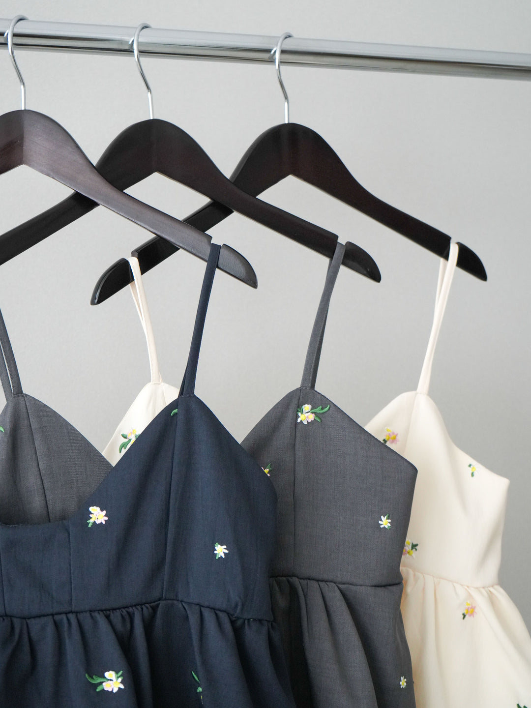 [SET]フラワー刺繍ビスチェ+フラワー刺繍タックパンツ(2set)