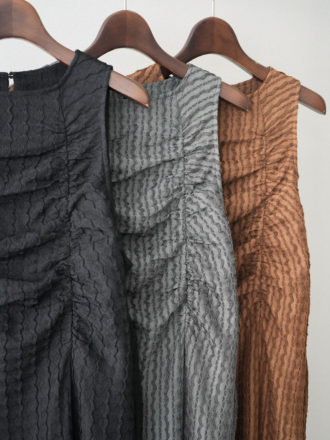 [SET]シャーリングジャガードノースリーブワンピース+ルーズシルエットデニムジャケット(2set)