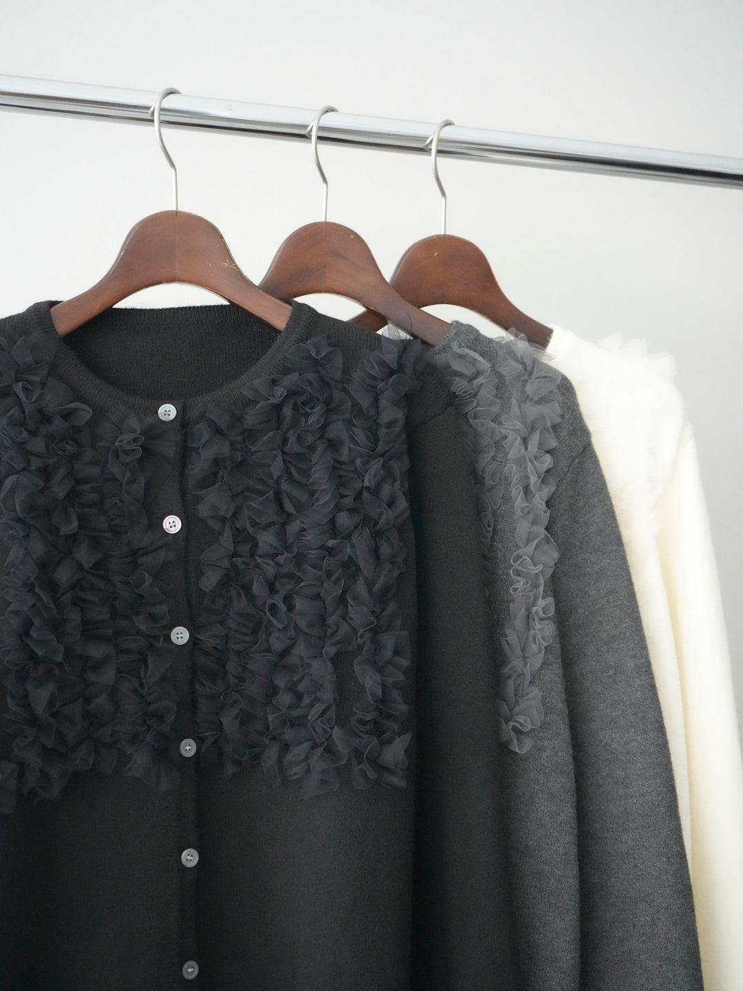 [SET]チュールフリルニットカーディガン+アンティーク柄フロッキーマキシスカート(2set)