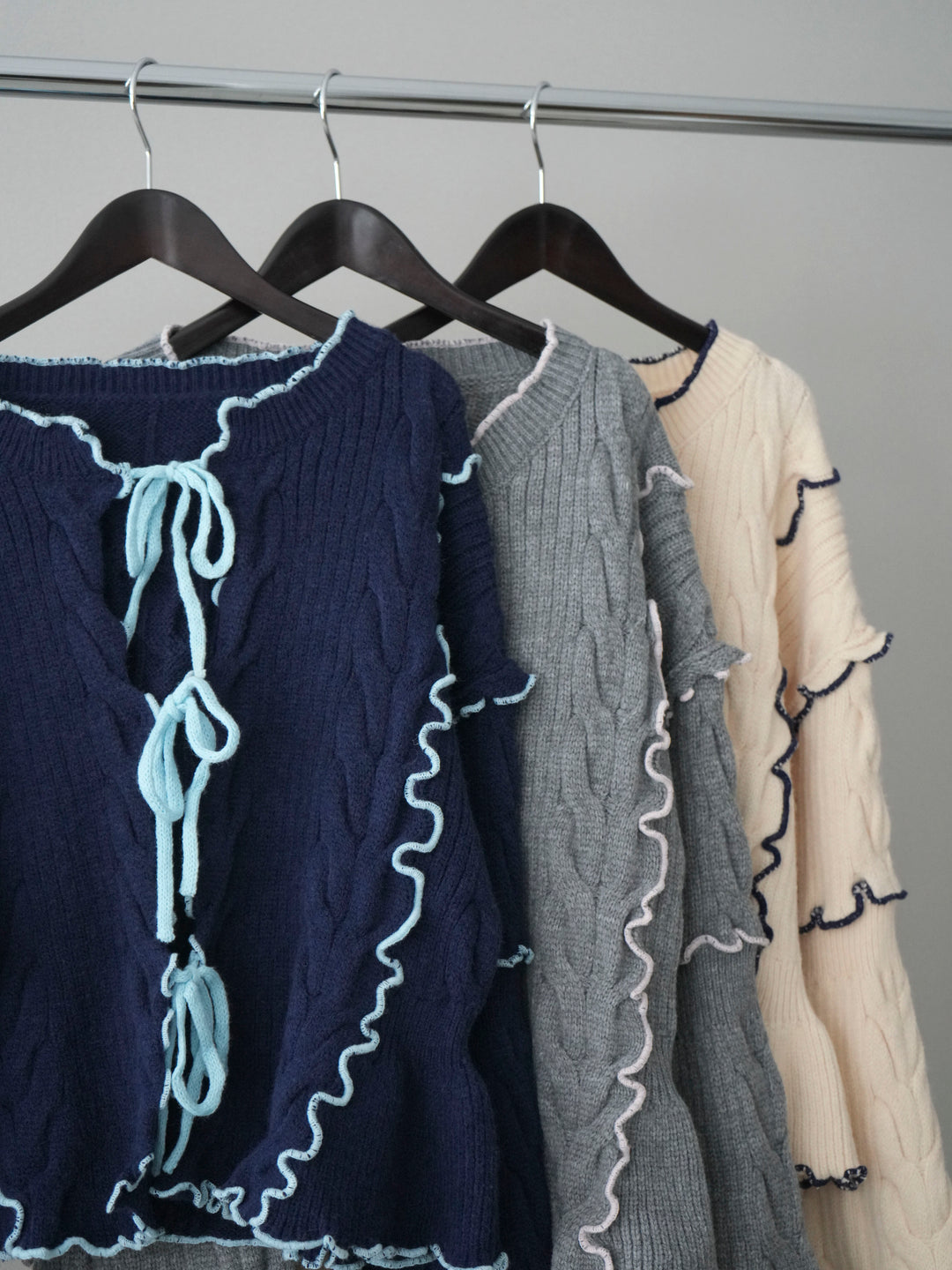 [SET]フロントリボン配色メローニットカーディガン+テープベルトタックバギーパンツ(2set)