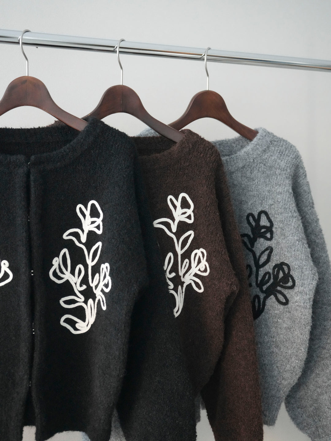 [SET]テープ刺繍ホック開きブークレニットカーディガン+ベロアティアードワッシャースカート(2set)