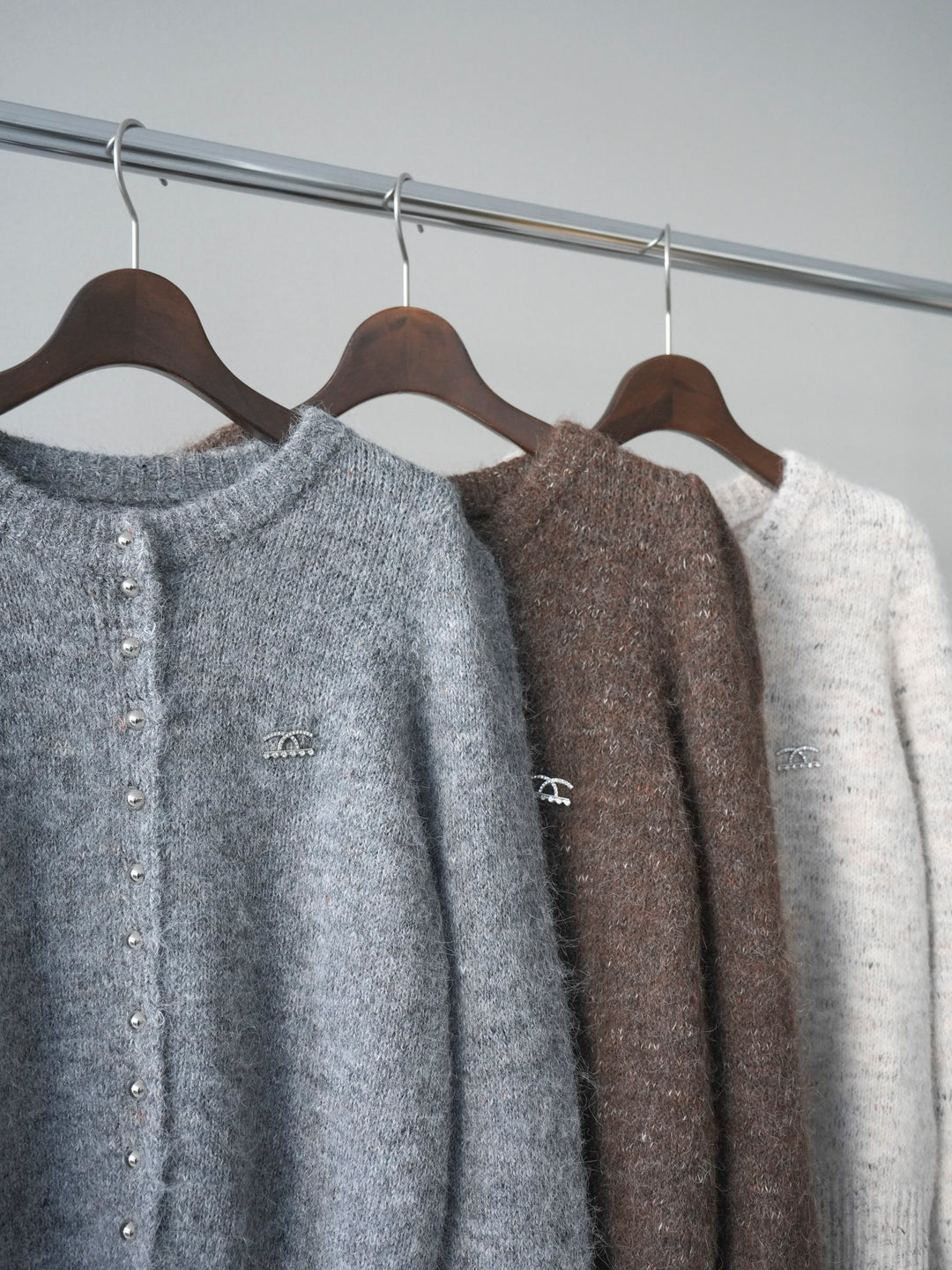 [SET]ブローチ付silverボタンミックスニットカーディガン+チュールボリュームスカート(2set)