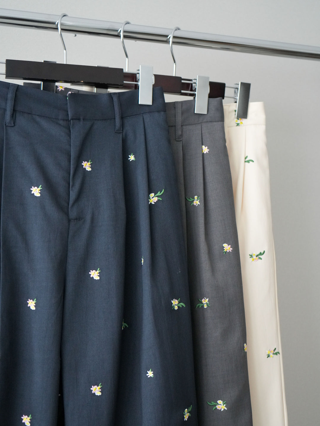 [SET]フラワー刺繍ビスチェ+フラワー刺繍タックパンツ(2set)