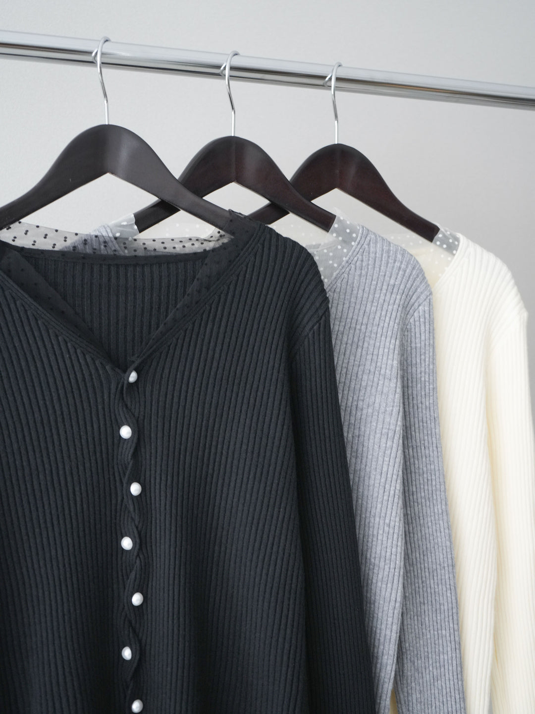 [SET]チュールドッキングパールボタンニットカーディガン+選べるアクセセット(2set)