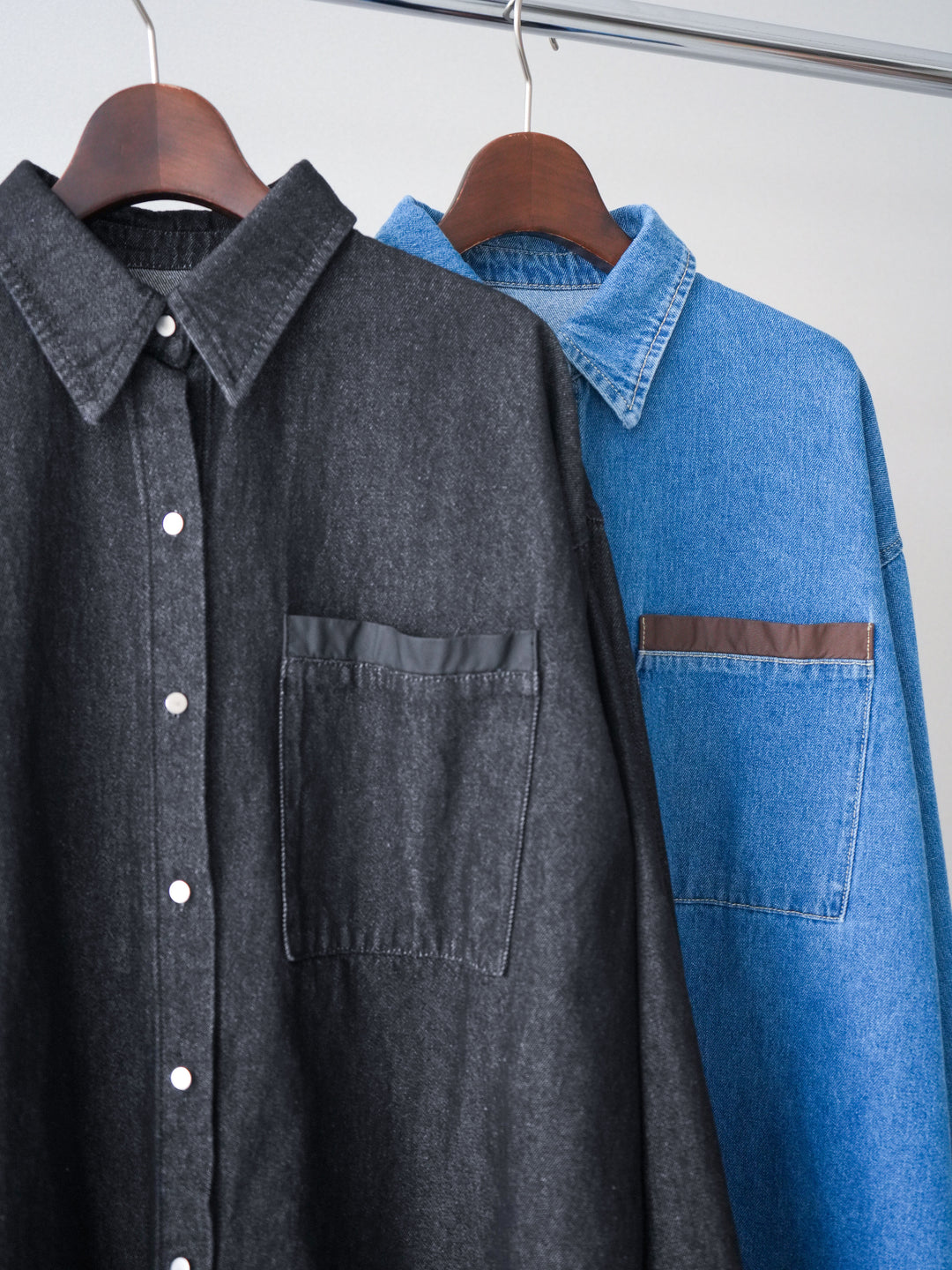 [SET]ポイントレザーオーバーデニムシャツ+ドロストワイドデニムパンツ(2set)