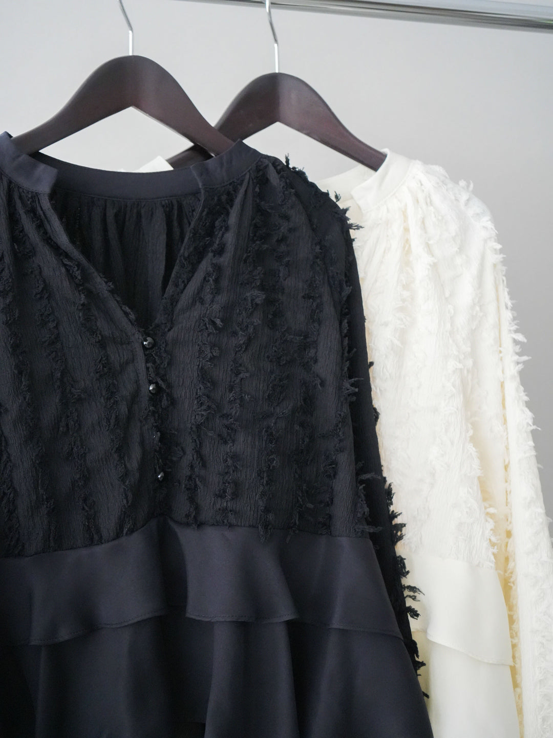 [SET]フェイクレザーボウタイブラウス+ジャガードぺプラムフリルブラウス(2set)