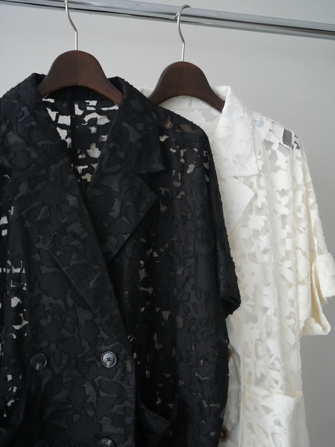 【套裝】花朵蕾絲短袖外套+垂褶收腰帶環長褲（兩件套）